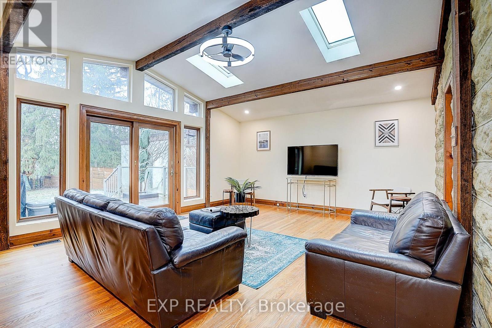 83 Spruce Street, Aurora (Aurora Village), Ontario  L4G 1S2 - Photo 11 - N12874388