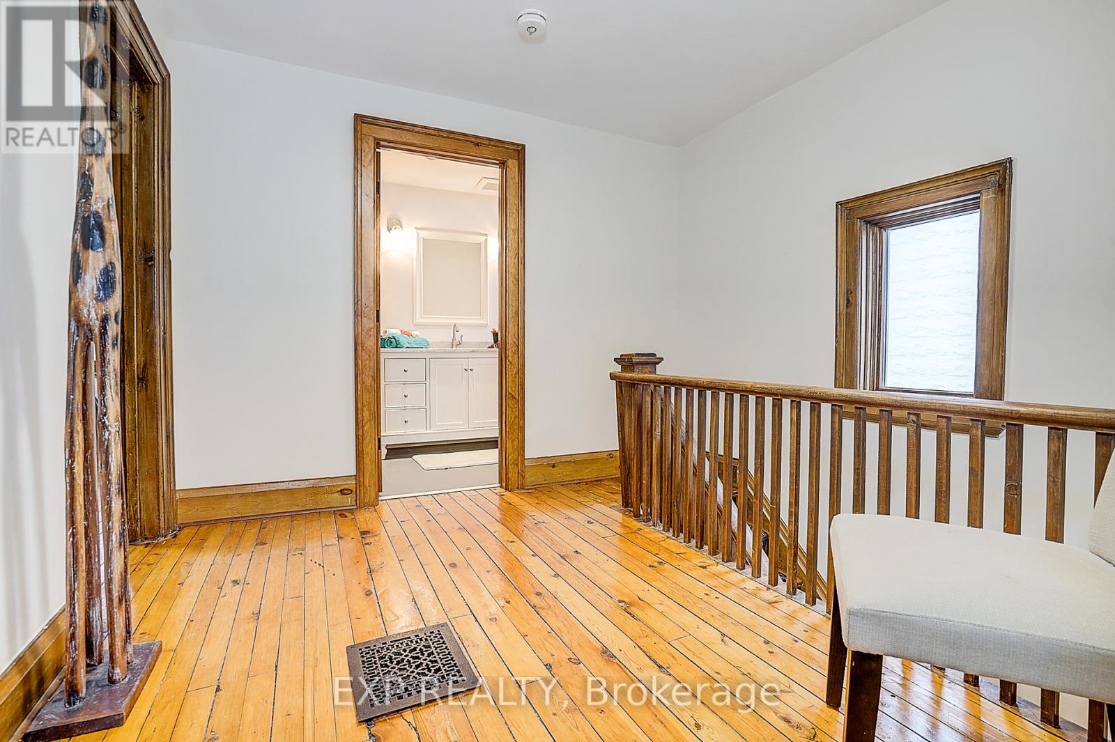 83 Spruce Street, Aurora (Aurora Village), Ontario  L4G 1S2 - Photo 12 - N12874388