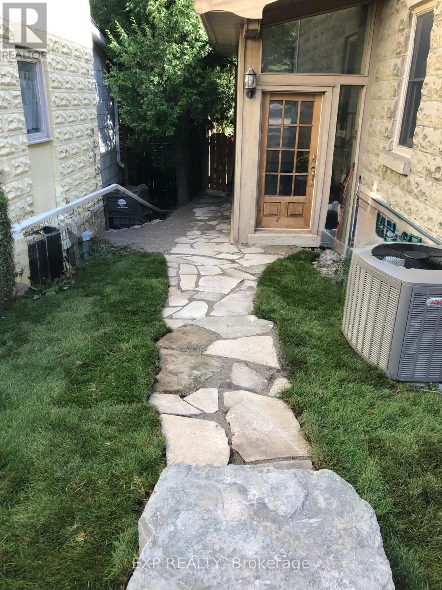 83 Spruce Street, Aurora (Aurora Village), Ontario  L4G 1S2 - Photo 23 - N12874388