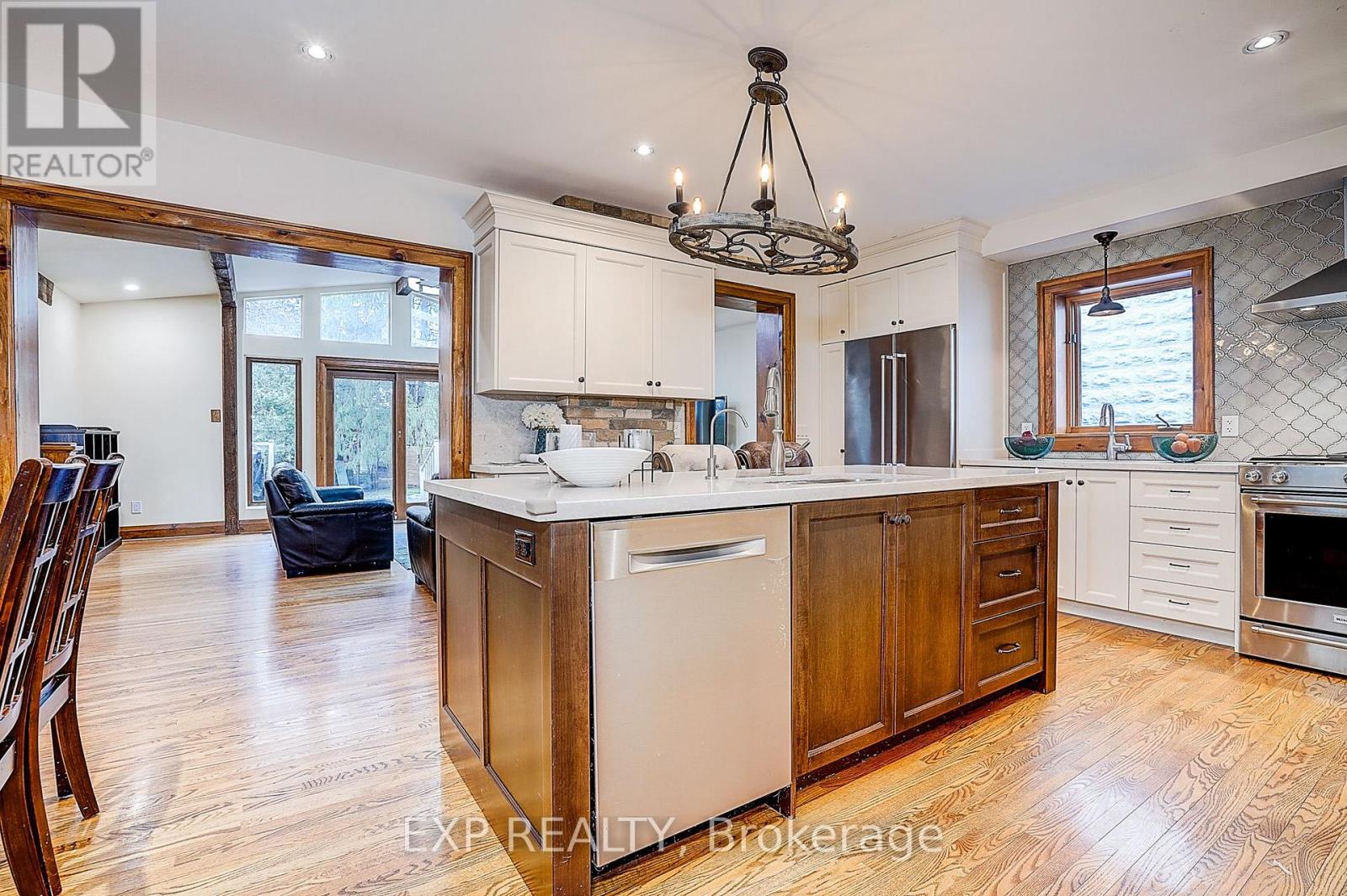 83 Spruce Street, Aurora (Aurora Village), Ontario  L4G 1S2 - Photo 6 - N12874388