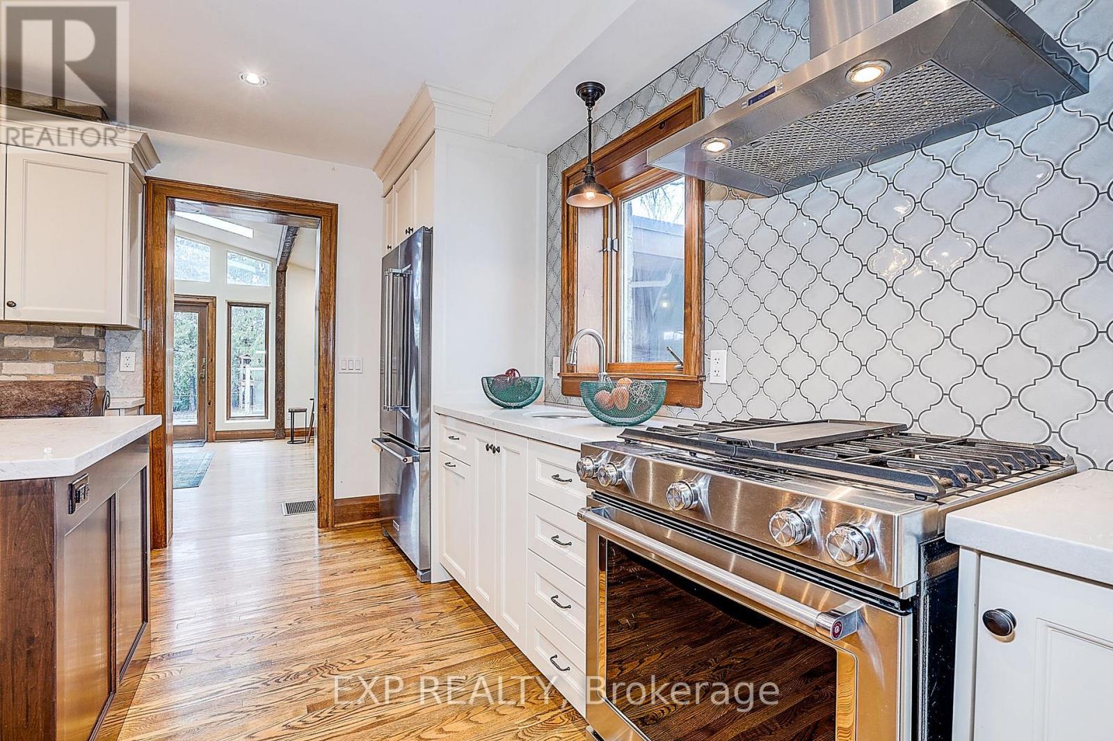 83 Spruce Street, Aurora (Aurora Village), Ontario  L4G 1S2 - Photo 7 - N12874388