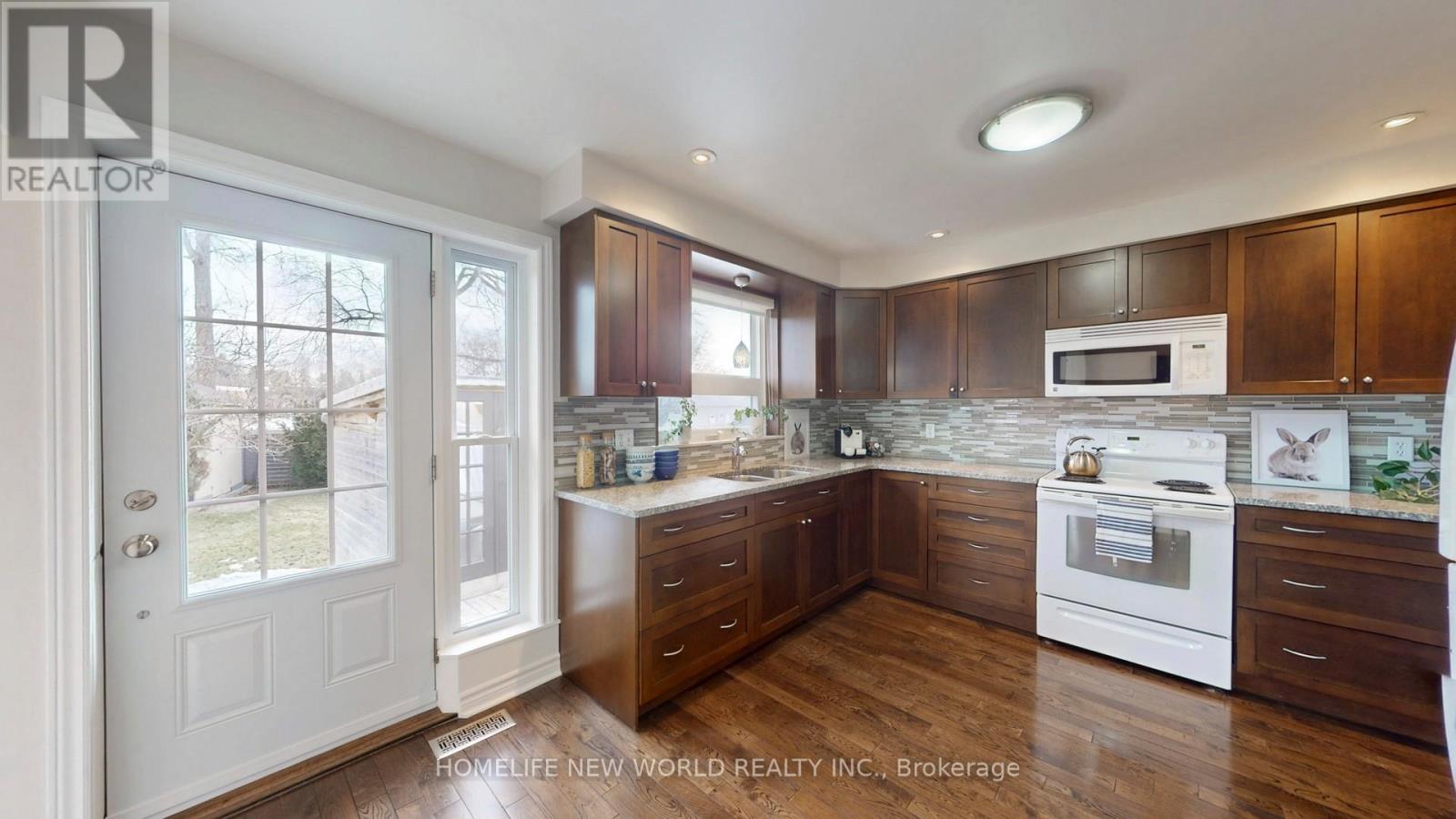 49 Netherford Road, Vaughan, Ontario  L6A 1C8 - Photo 10 - N12874412