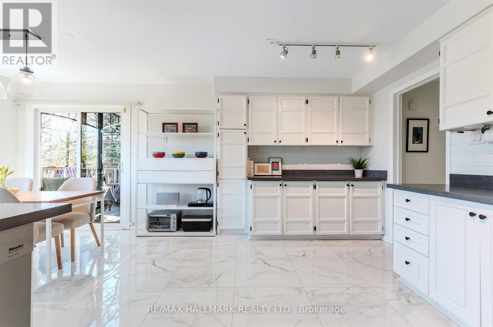 136 Mossgrove Trail, Toronto, Ontario  M2L 2W5 - Photo 13 - C12863384