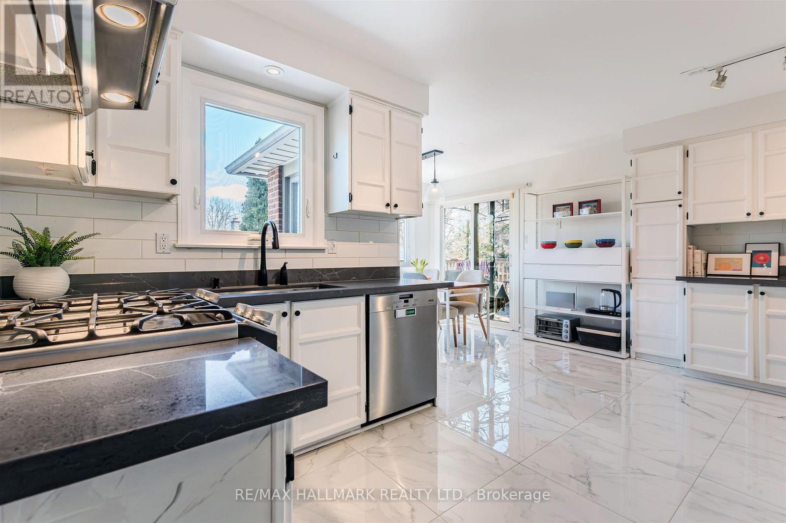 136 Mossgrove Trail, Toronto, Ontario  M2L 2W5 - Photo 12 - C12863384