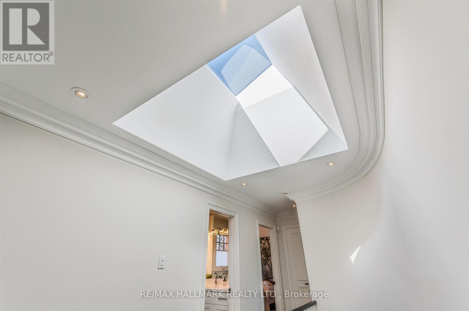 136 Mossgrove Trail, Toronto, Ontario  M2L 2W5 - Photo 18 - C12863384