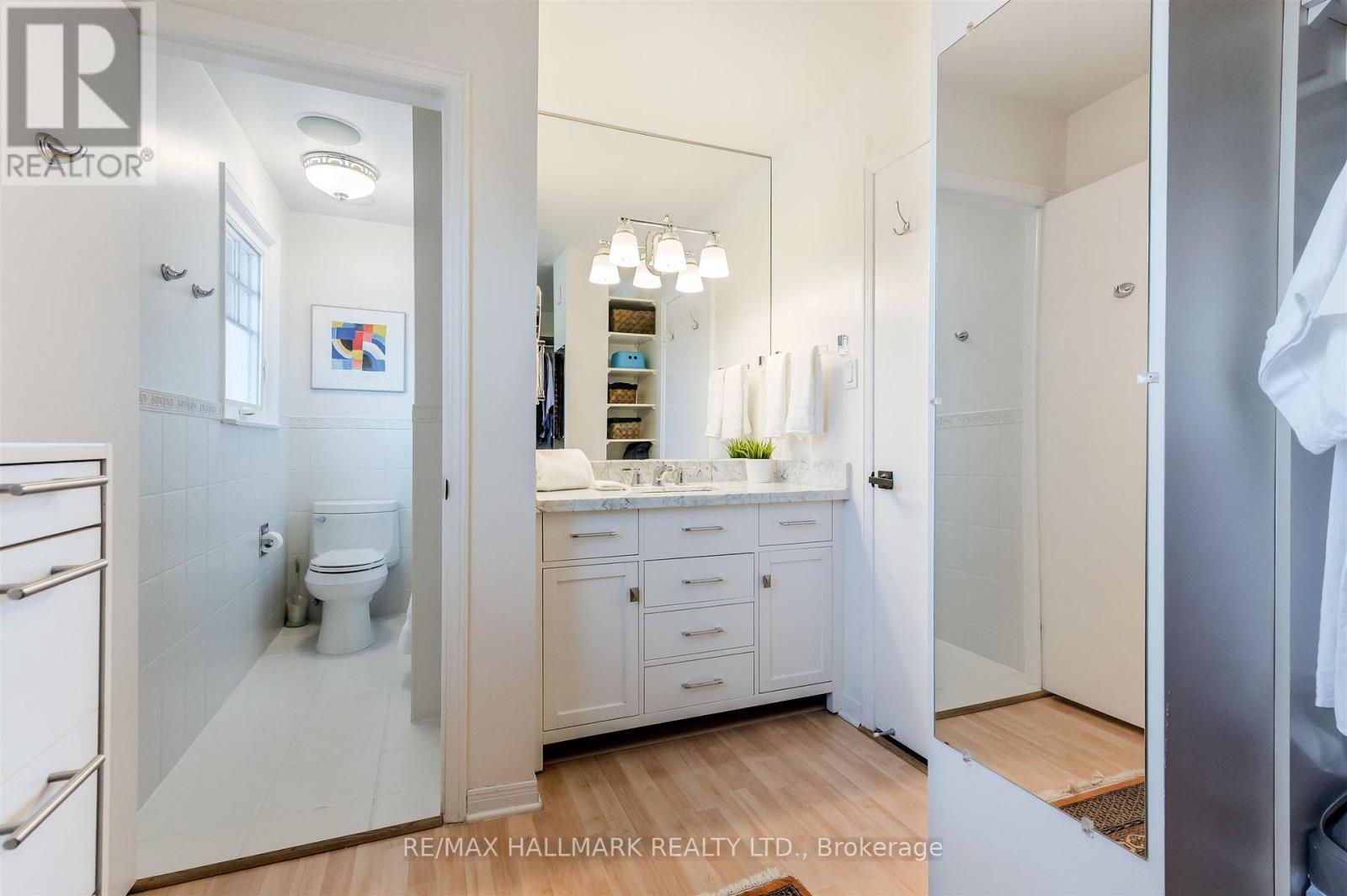 136 Mossgrove Trail, Toronto, Ontario  M2L 2W5 - Photo 22 - C12863384