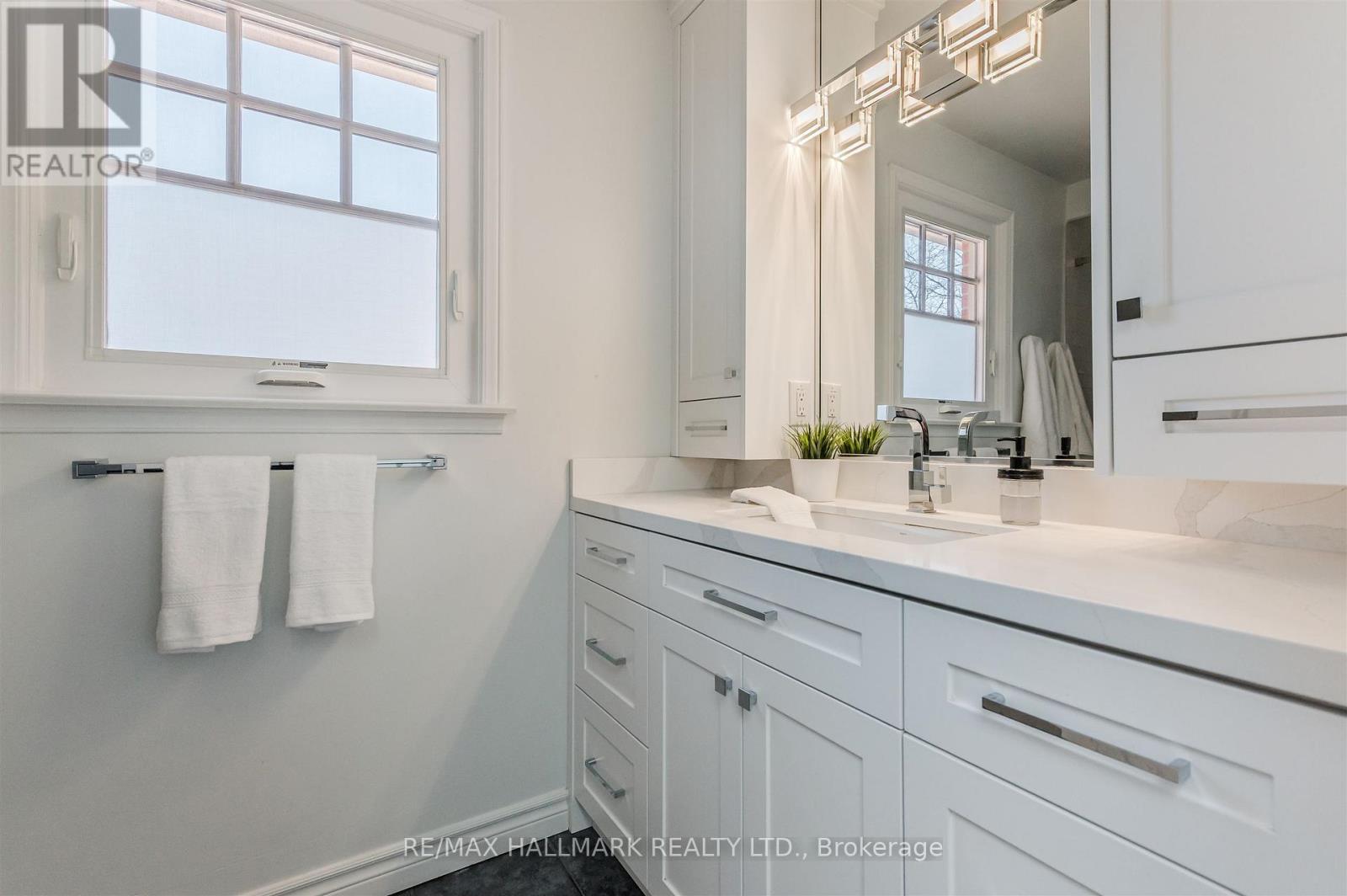 136 Mossgrove Trail, Toronto, Ontario  M2L 2W5 - Photo 28 - C12863384