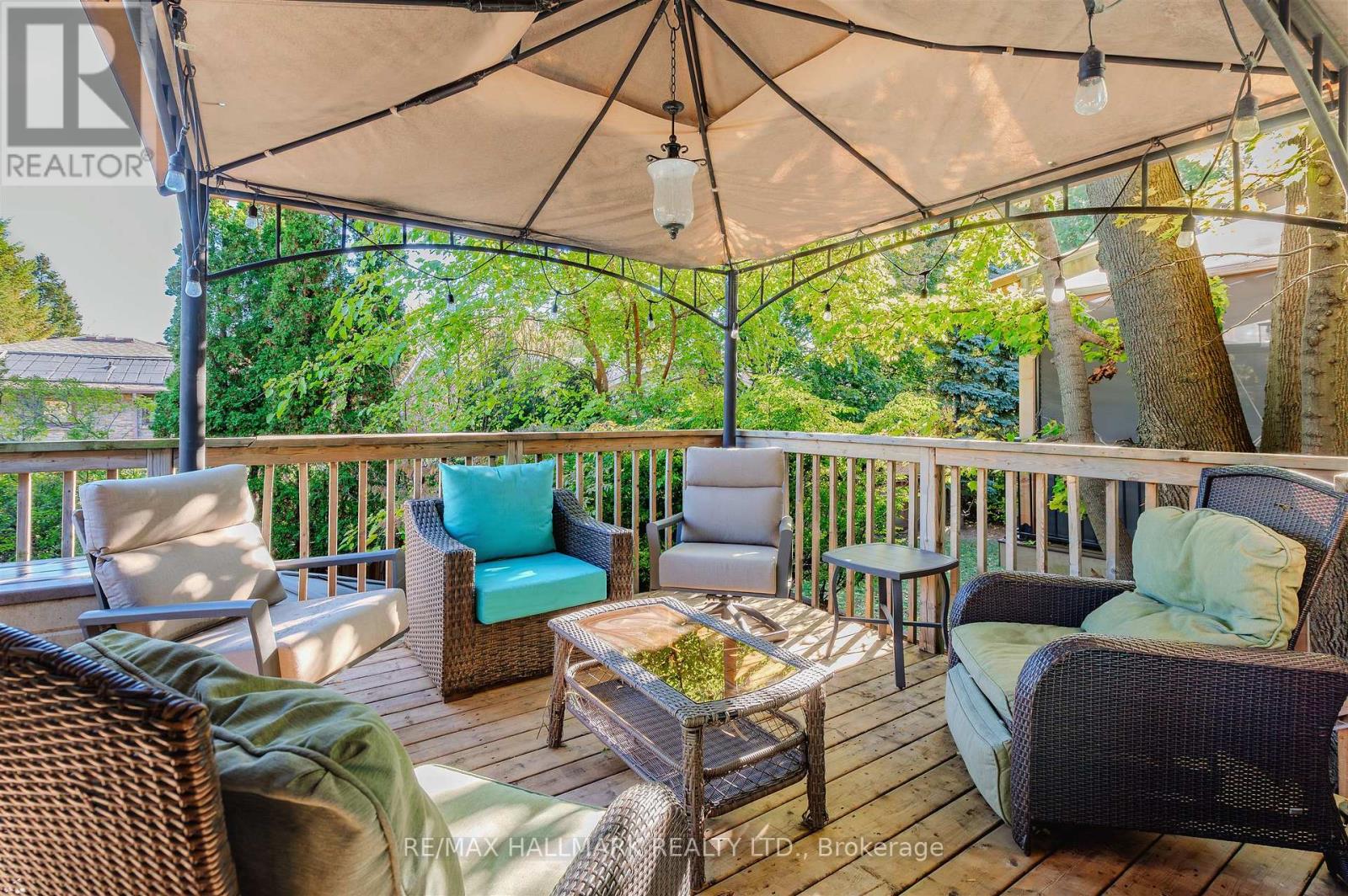 136 Mossgrove Trail, Toronto, Ontario  M2L 2W5 - Photo 37 - C12863384