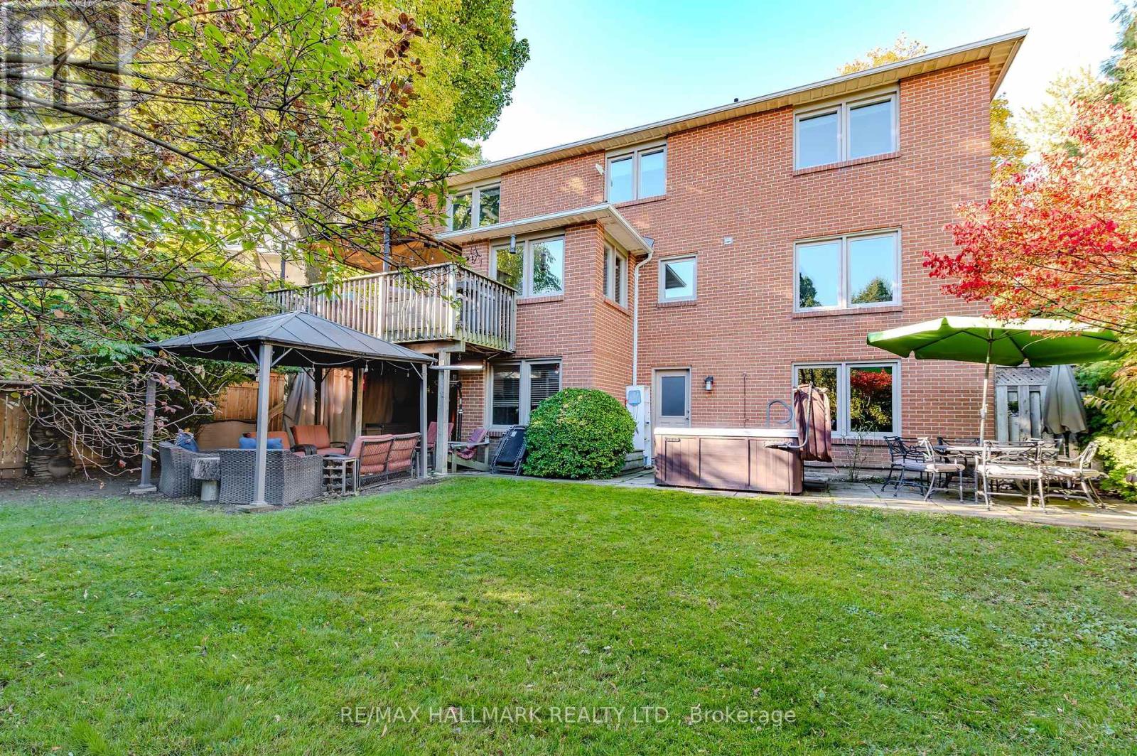 136 Mossgrove Trail, Toronto, Ontario  M2L 2W5 - Photo 40 - C12863384