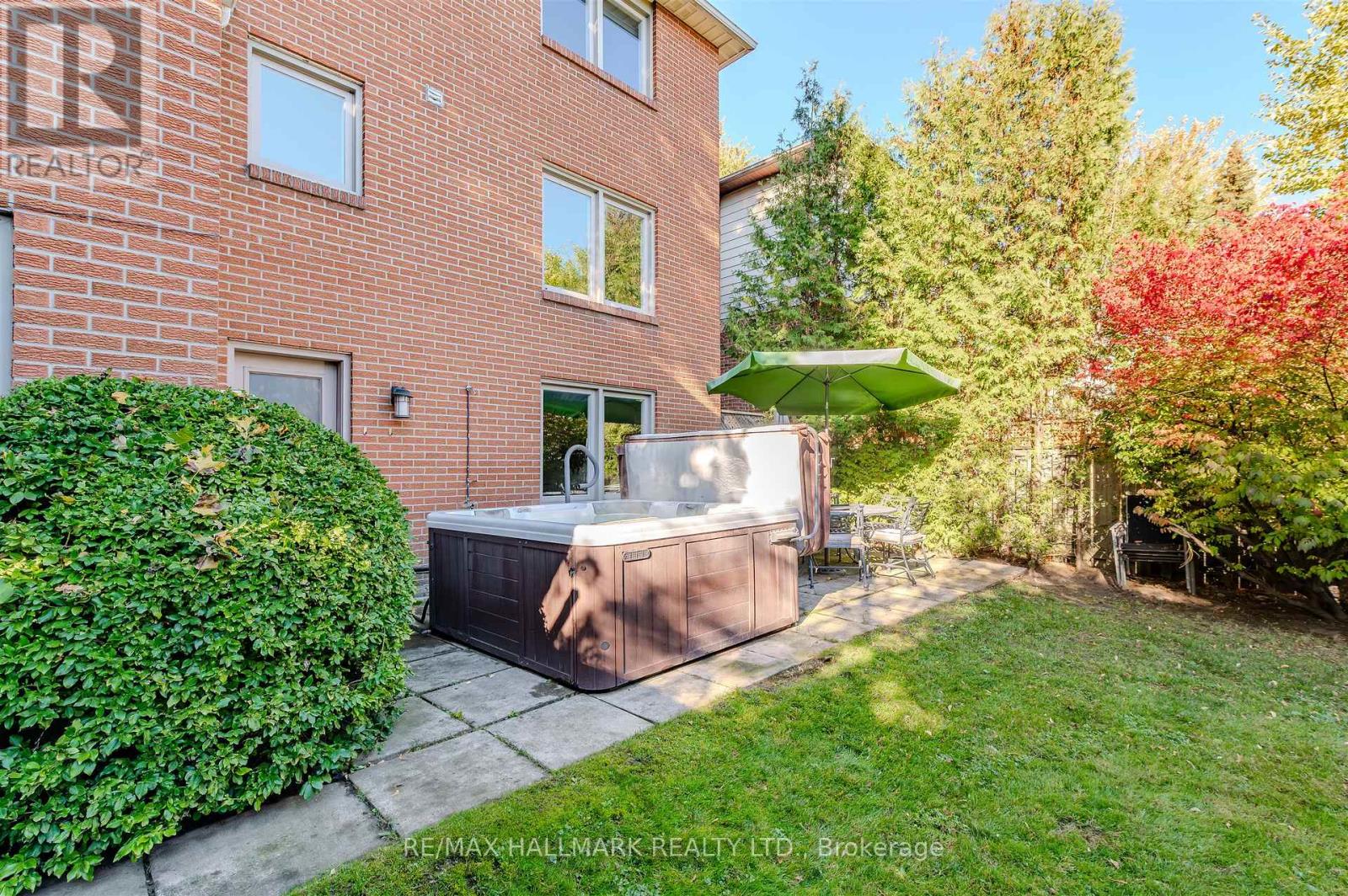 136 Mossgrove Trail, Toronto, Ontario  M2L 2W5 - Photo 44 - C12863384