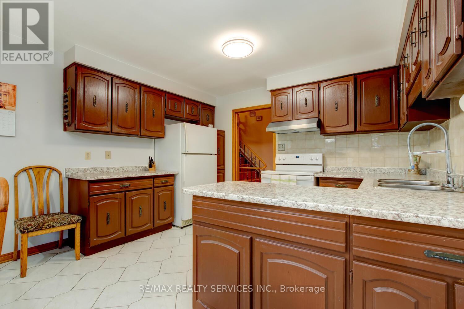 78 Massey Street, Brampton, Ontario  L6S 2W5 - Photo 12 - W12874400