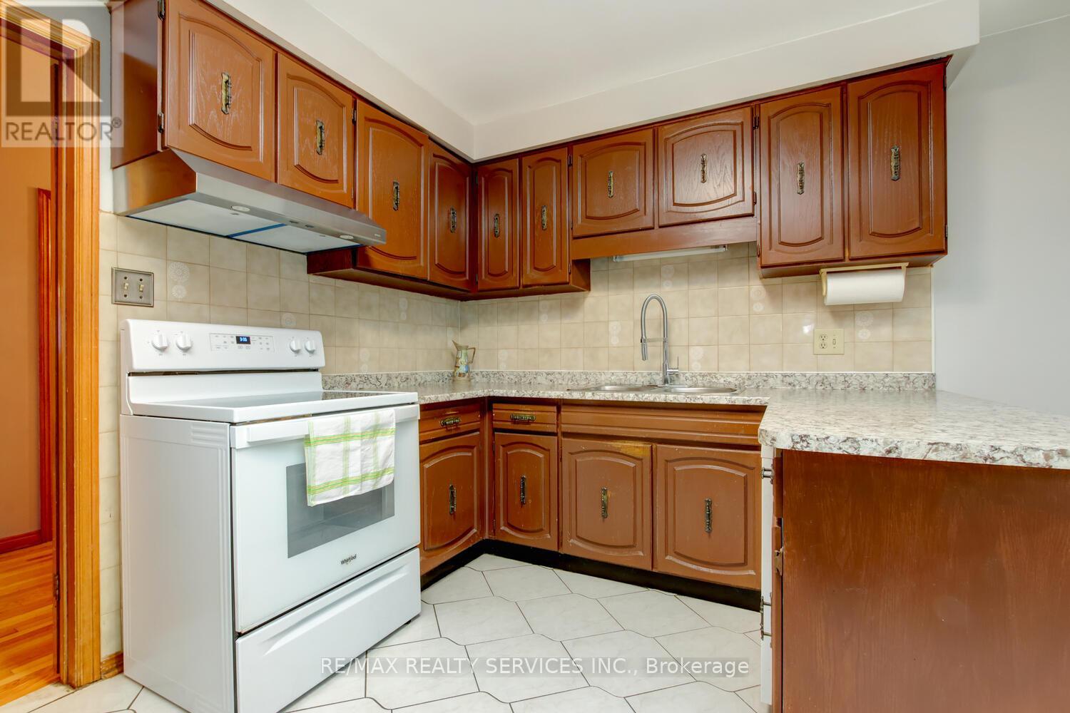 78 Massey Street, Brampton, Ontario  L6S 2W5 - Photo 14 - W12874400