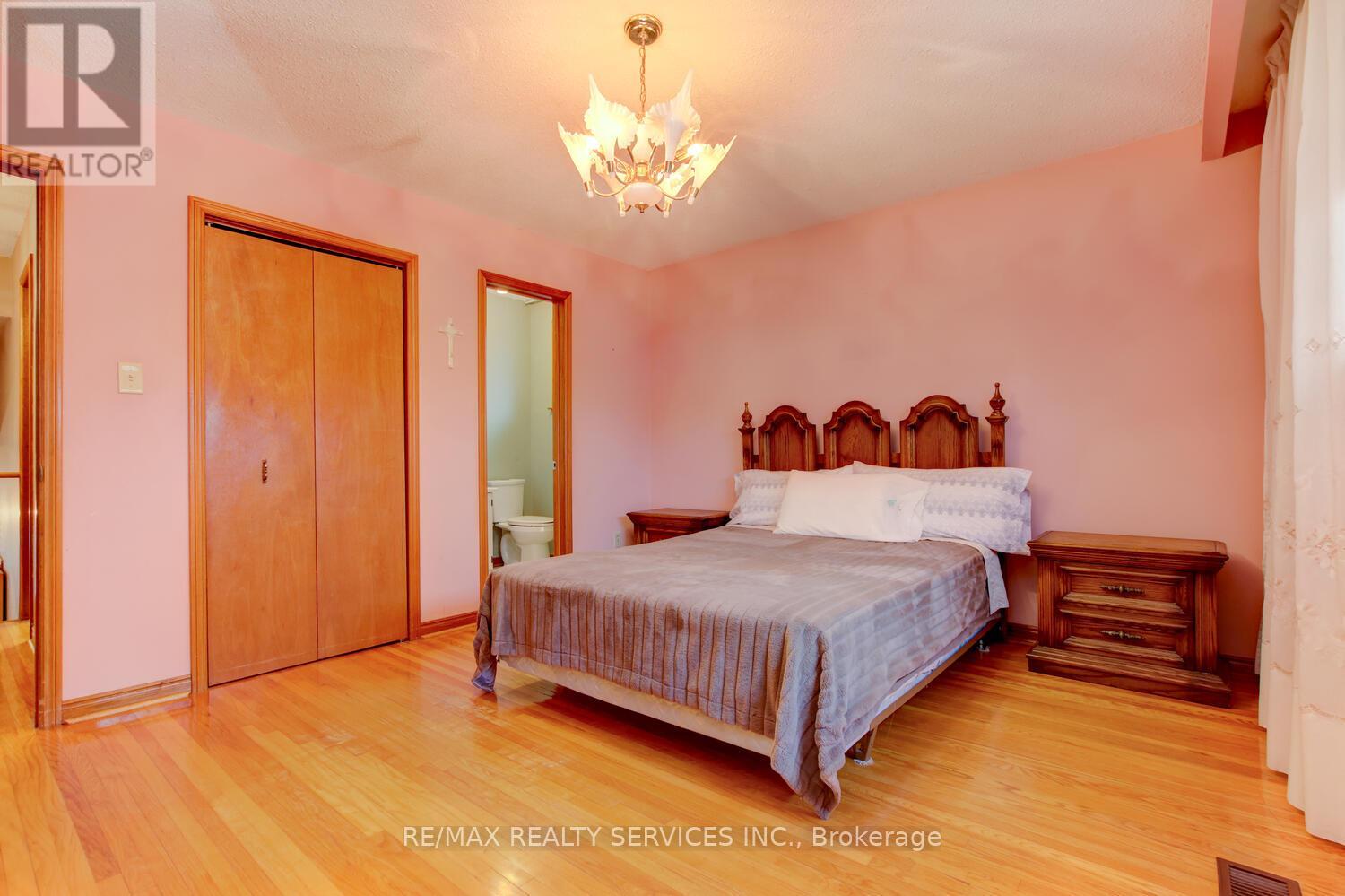 78 Massey Street, Brampton, Ontario  L6S 2W5 - Photo 19 - W12874400