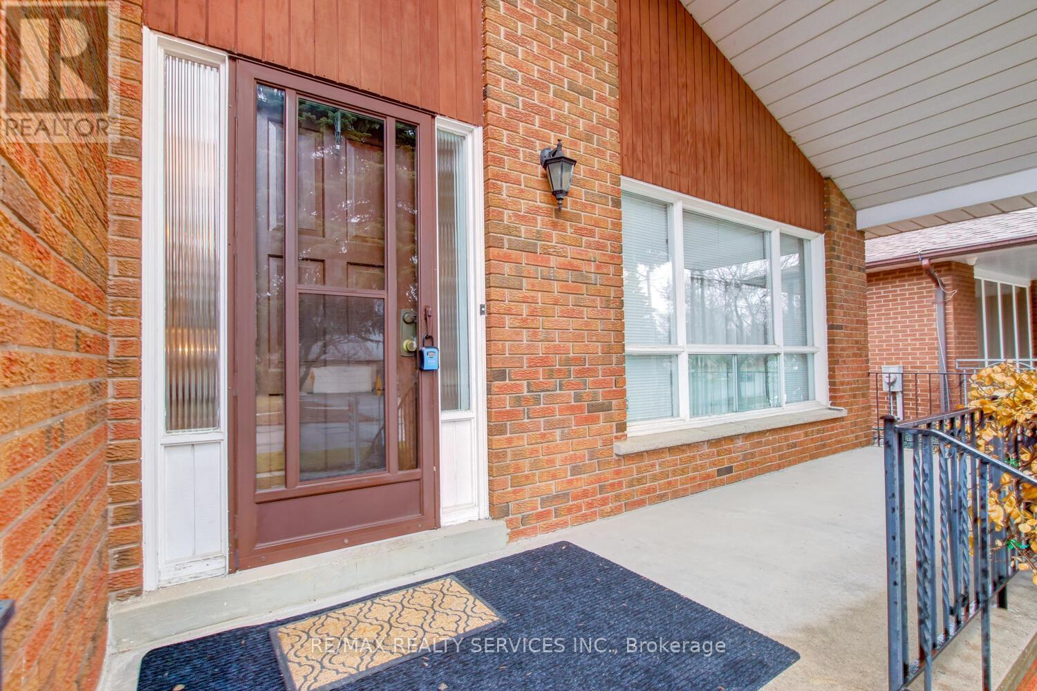 78 Massey Street, Brampton, Ontario  L6S 2W5 - Photo 3 - W12874400