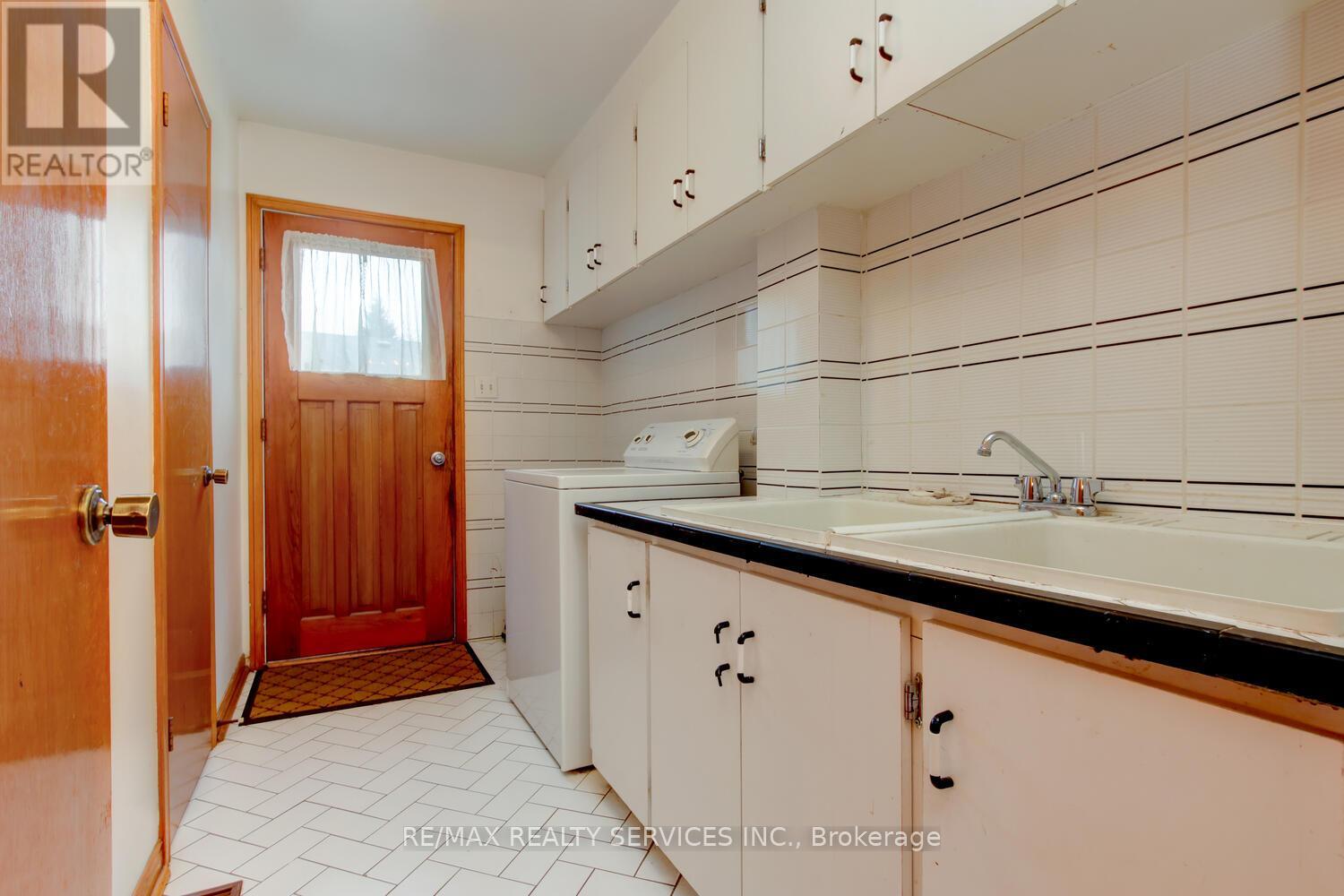 78 Massey Street, Brampton, Ontario  L6S 2W5 - Photo 32 - W12874400