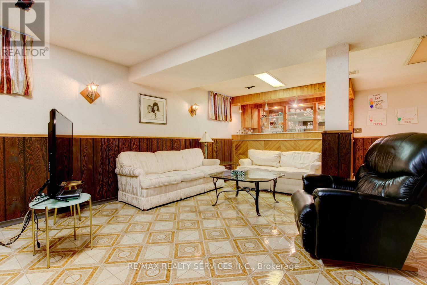 78 Massey Street, Brampton, Ontario  L6S 2W5 - Photo 35 - W12874400