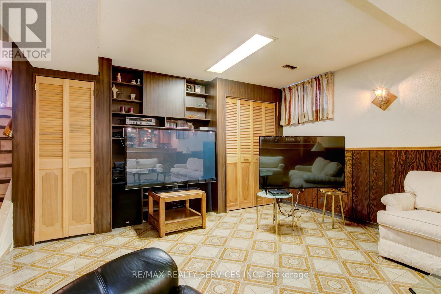 78 Massey Street, Brampton, Ontario  L6S 2W5 - Photo 37 - W12874400