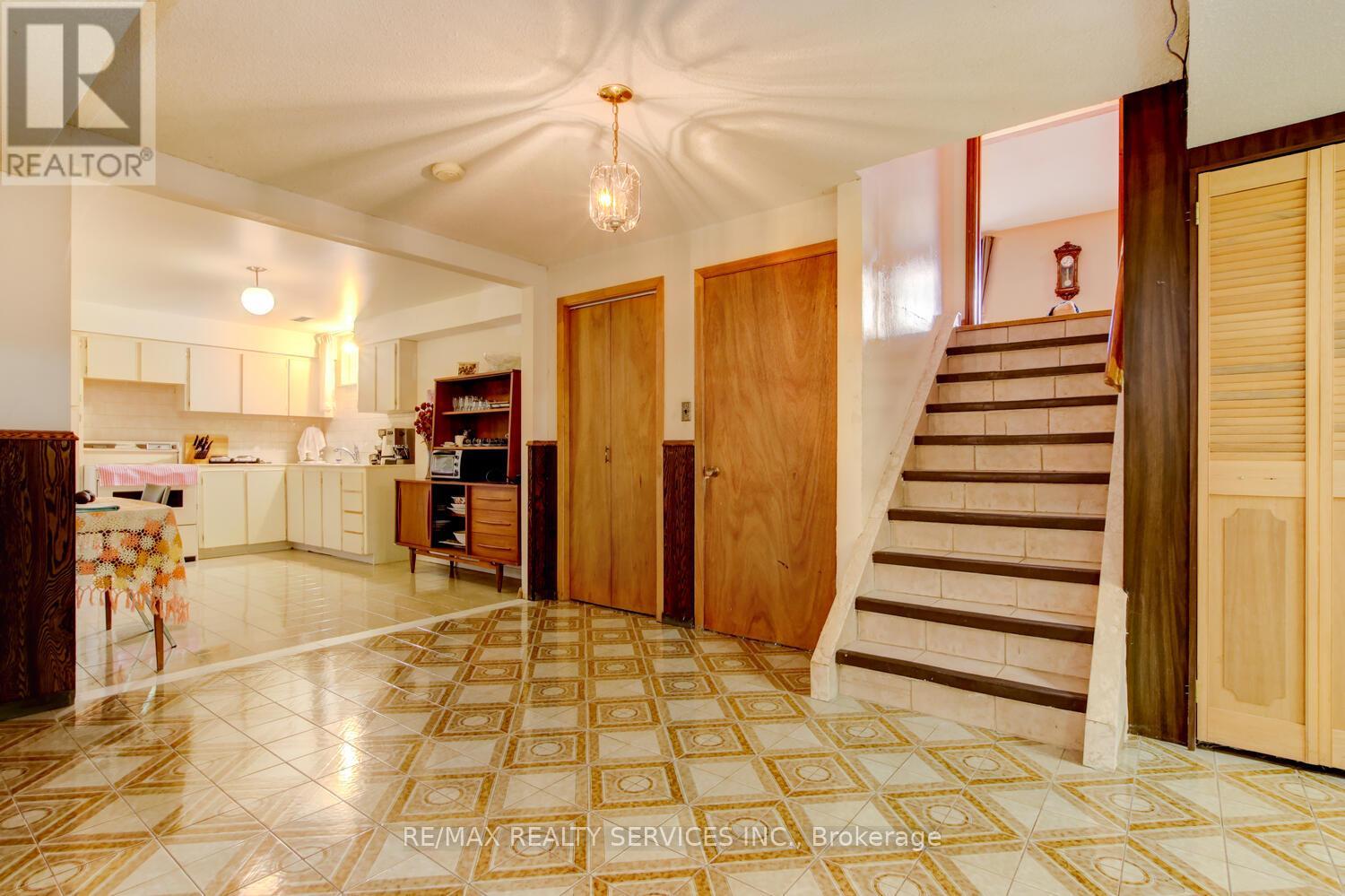 78 Massey Street, Brampton, Ontario  L6S 2W5 - Photo 40 - W12874400