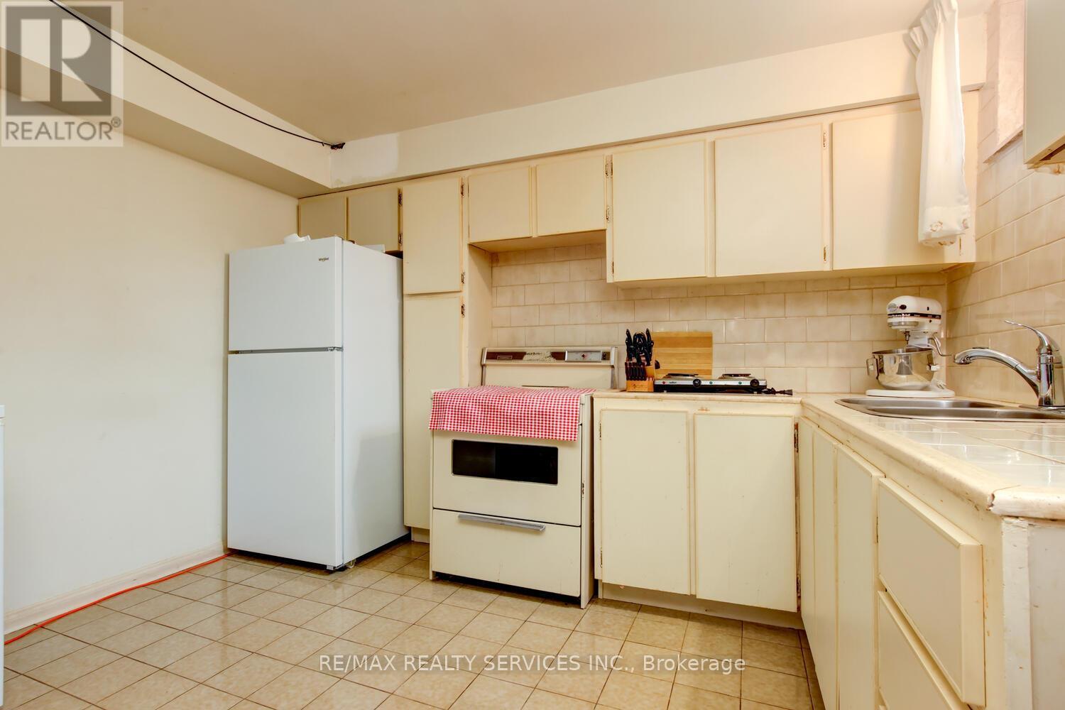 78 Massey Street, Brampton, Ontario  L6S 2W5 - Photo 42 - W12874400