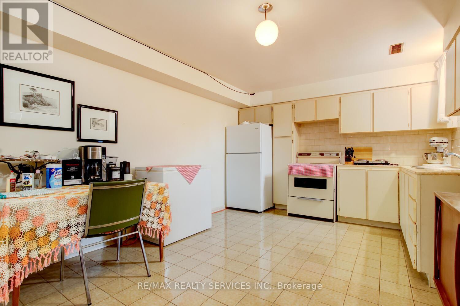 78 Massey Street, Brampton, Ontario  L6S 2W5 - Photo 43 - W12874400