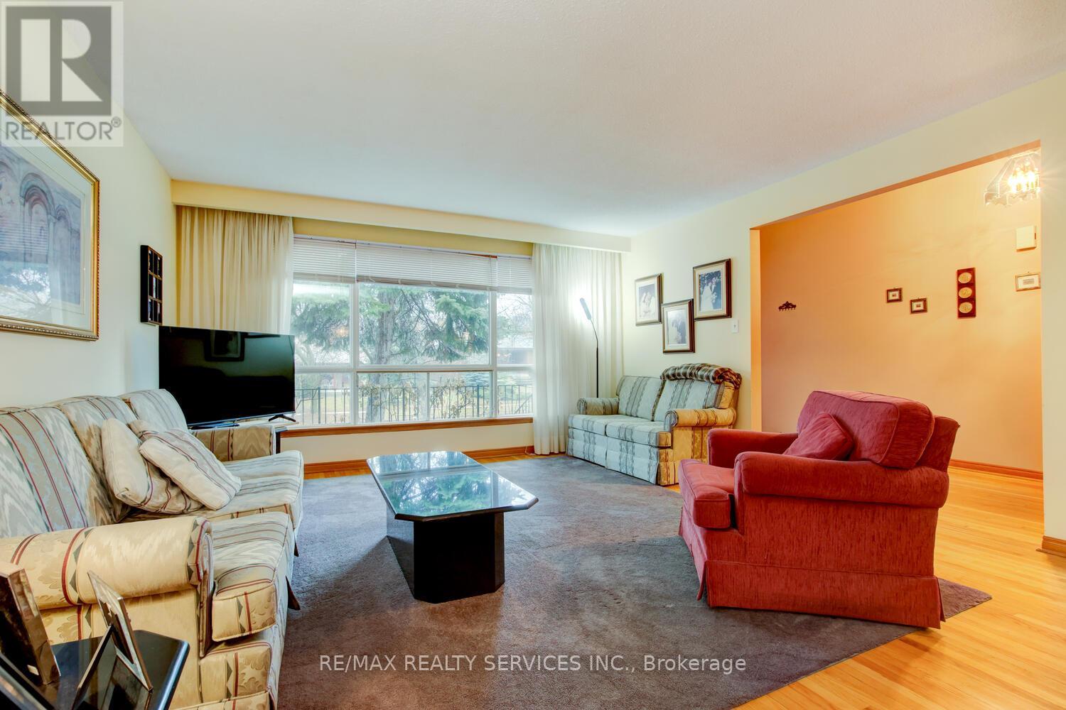 78 Massey Street, Brampton, Ontario  L6S 2W5 - Photo 5 - W12874400