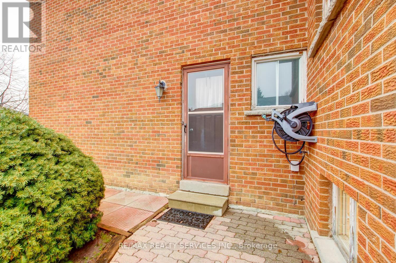 78 Massey Street, Brampton, Ontario  L6S 2W5 - Photo 50 - W12874400