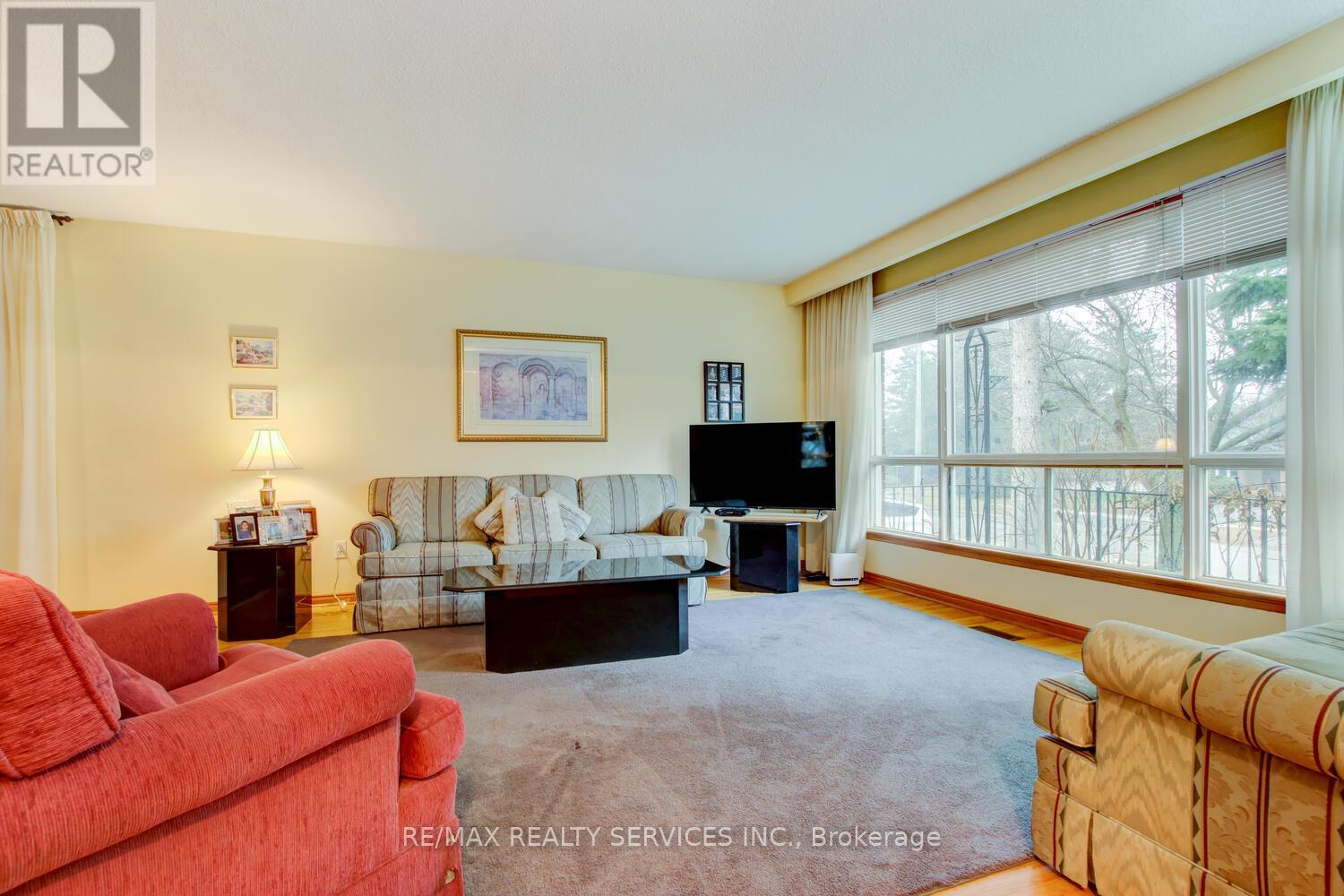 78 Massey Street, Brampton, Ontario  L6S 2W5 - Photo 6 - W12874400