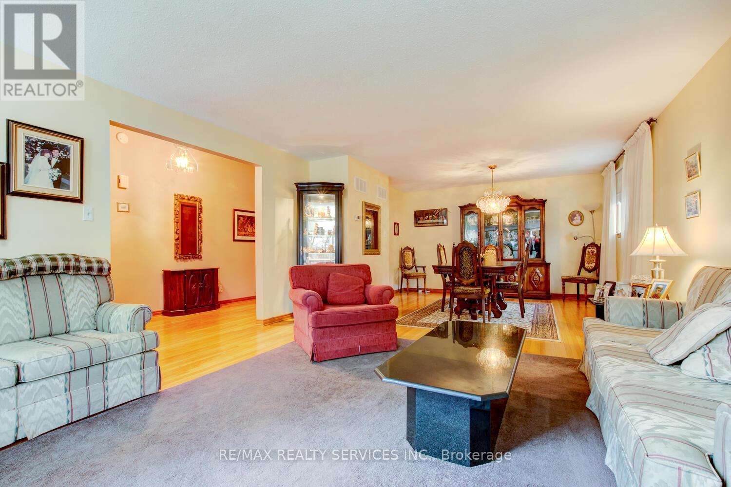 78 Massey Street, Brampton, Ontario  L6S 2W5 - Photo 7 - W12874400