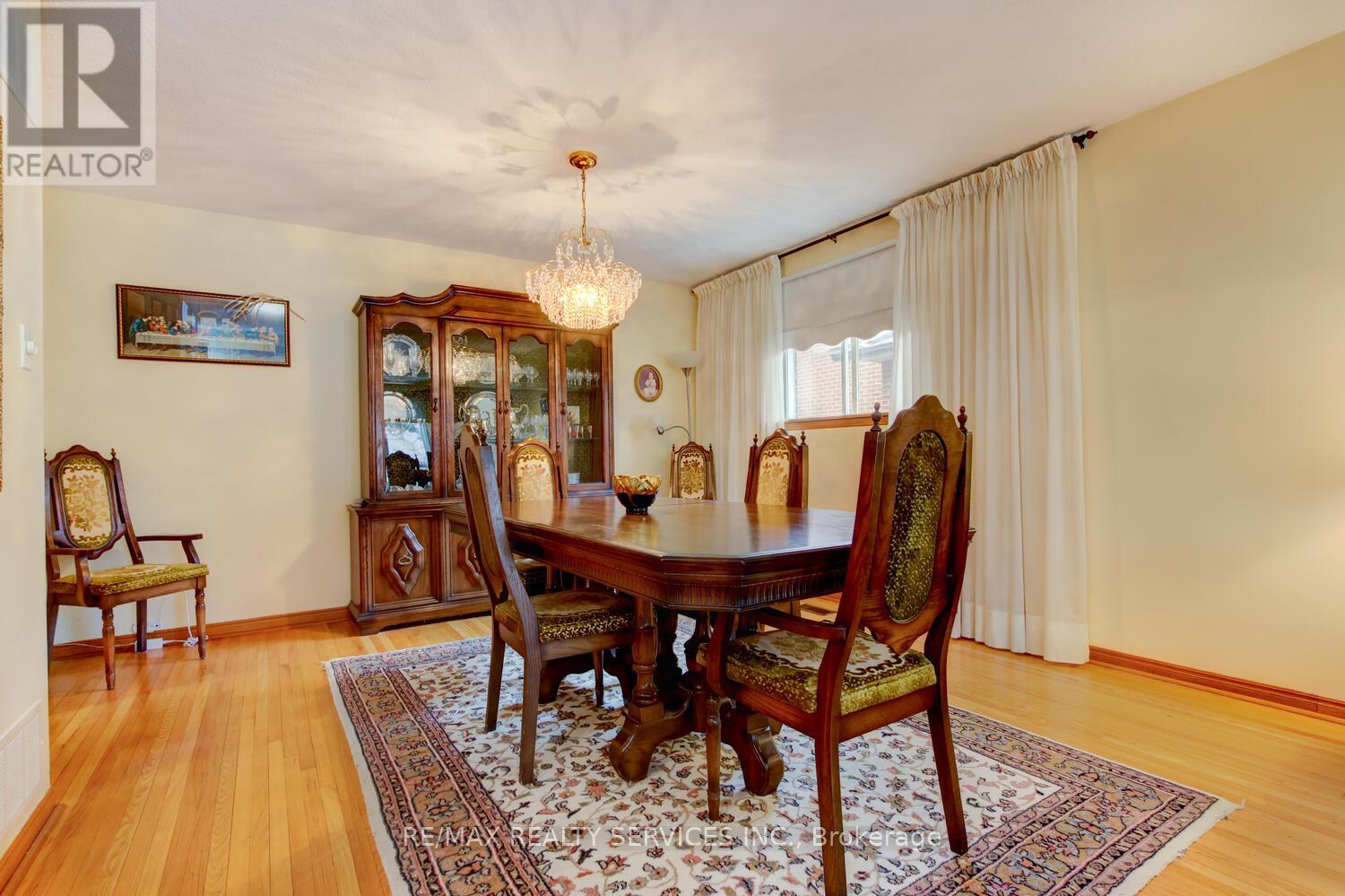 78 Massey Street, Brampton, Ontario  L6S 2W5 - Photo 8 - W12874400