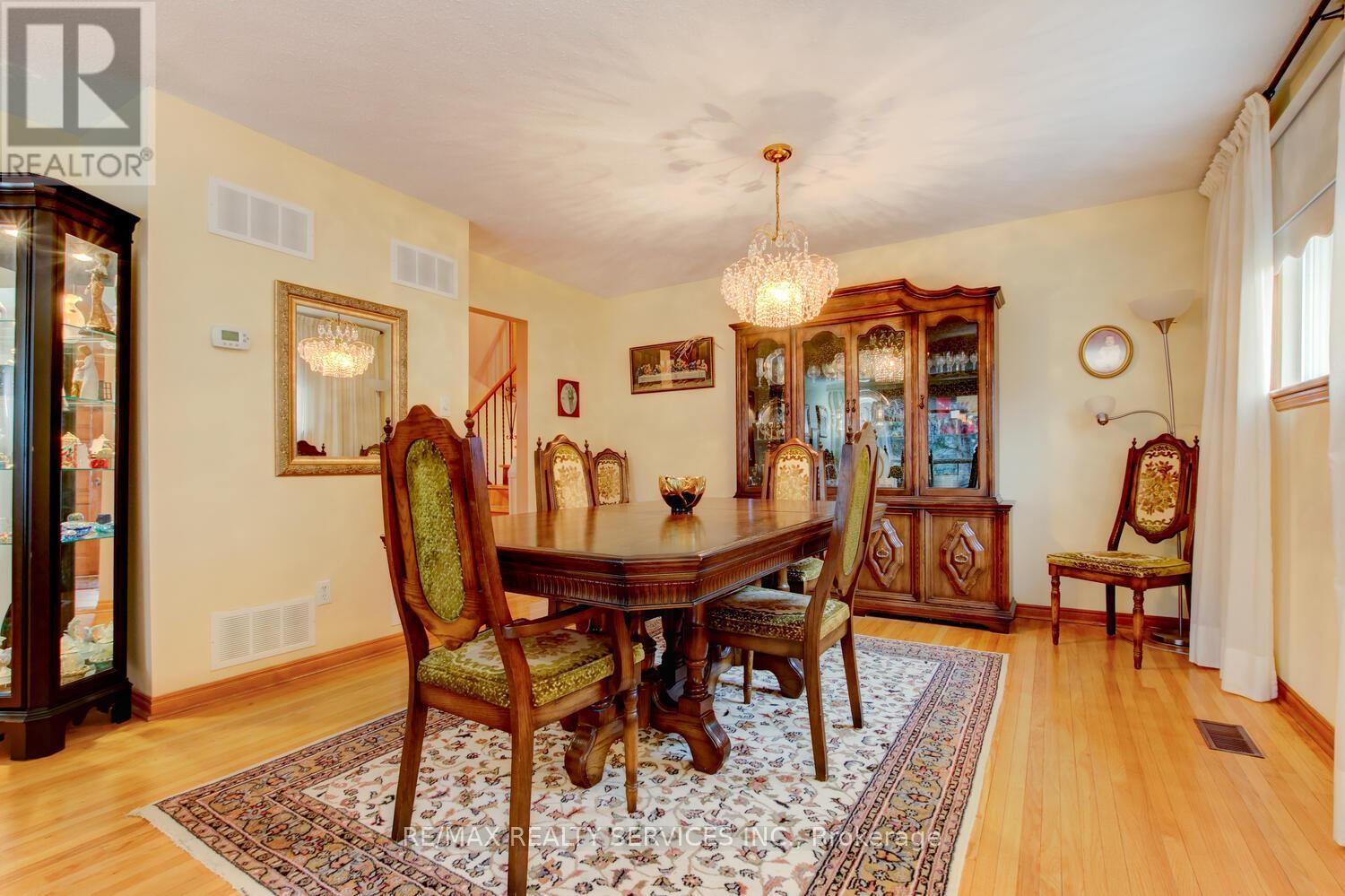 78 Massey Street, Brampton, Ontario  L6S 2W5 - Photo 9 - W12874400