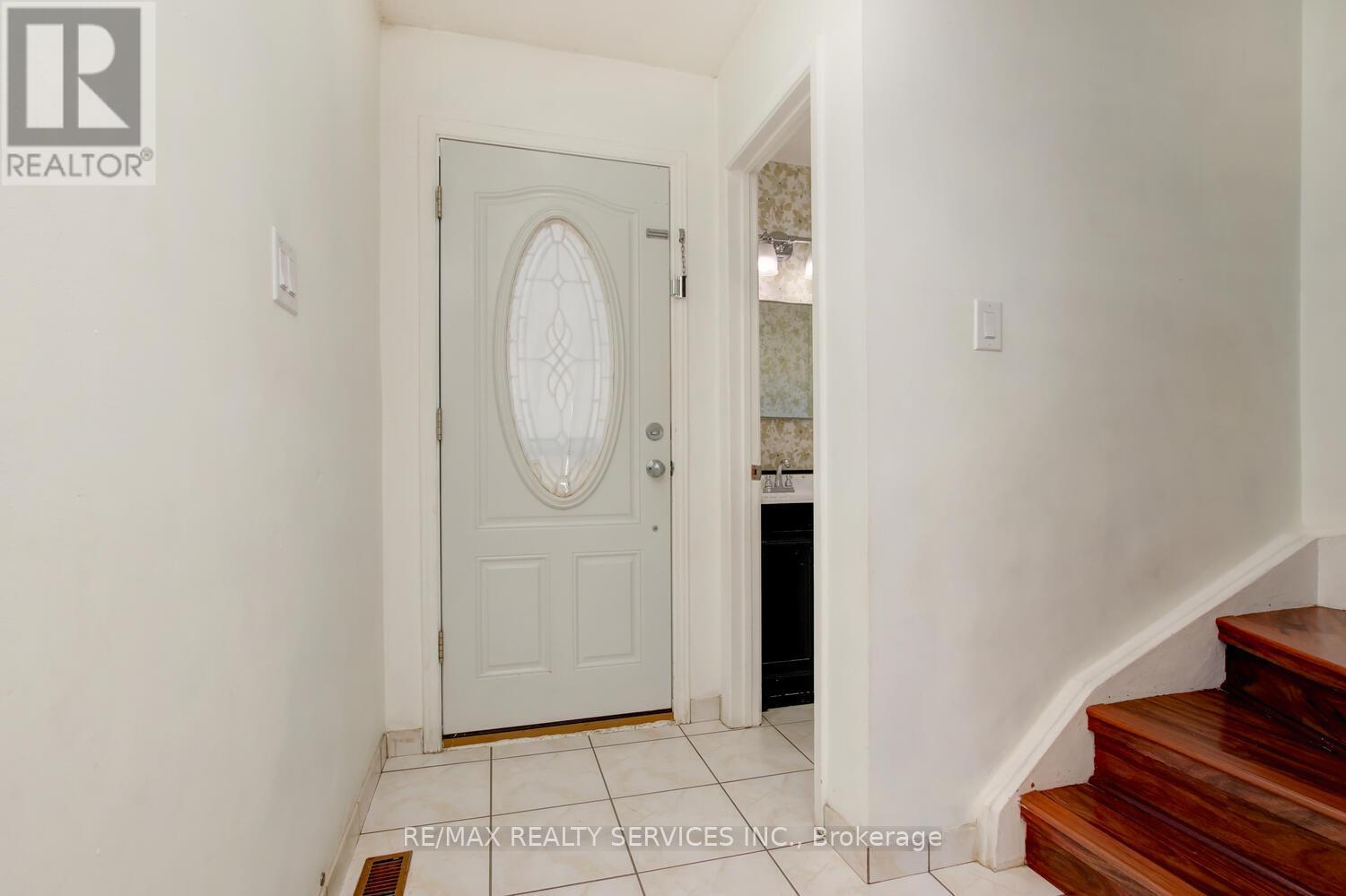 49 - 44 Franklin Court, Brampton, Ontario  L6T 3Z1 - Photo 3 - W12874408