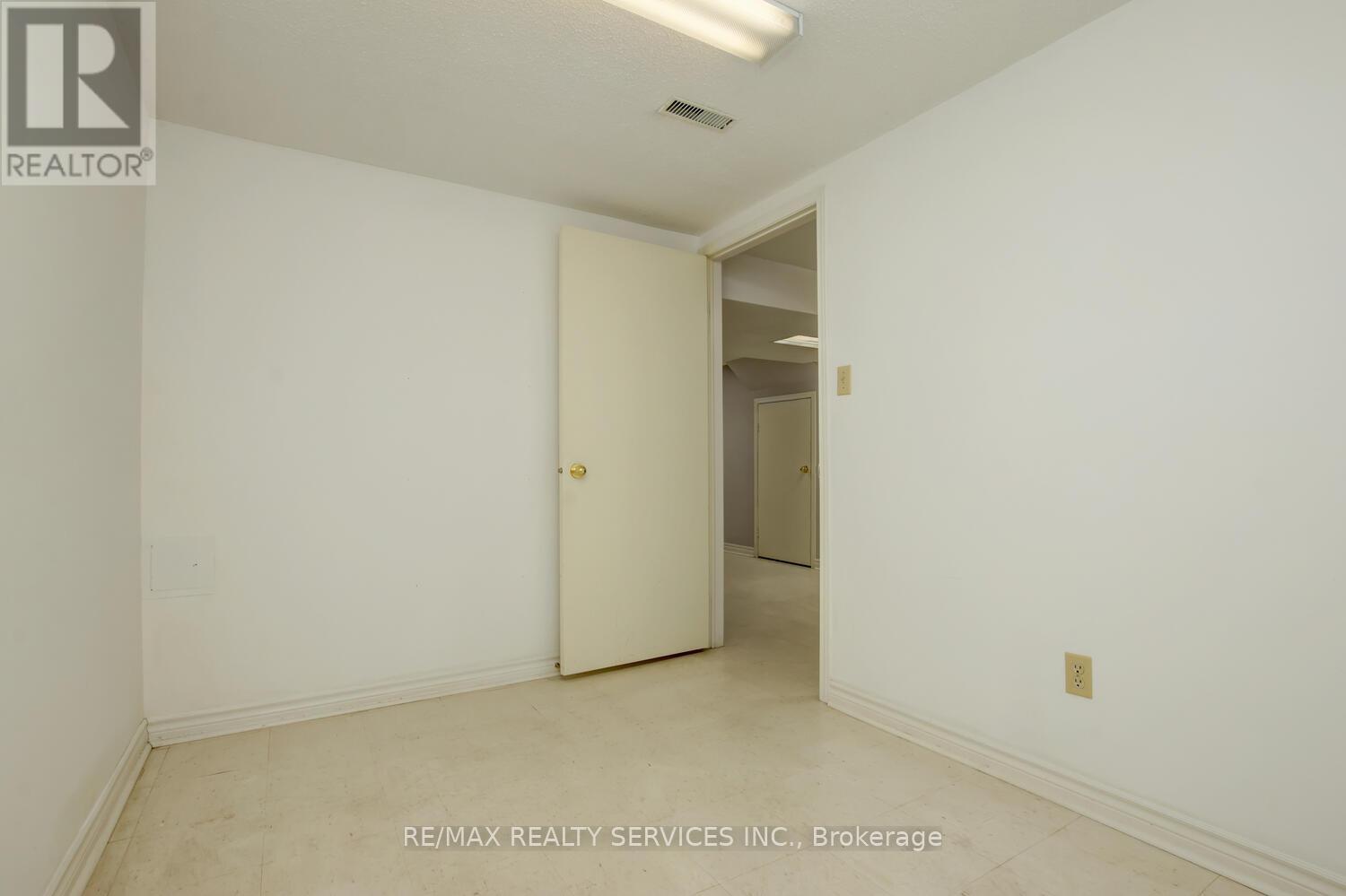 49 - 44 Franklin Court, Brampton, Ontario  L6T 3Z1 - Photo 34 - W12874408