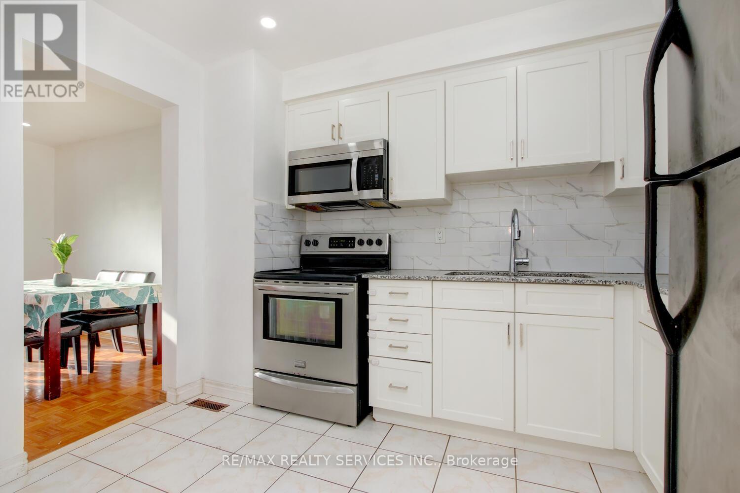 49 - 44 Franklin Court, Brampton, Ontario  L6T 3Z1 - Photo 4 - W12874408