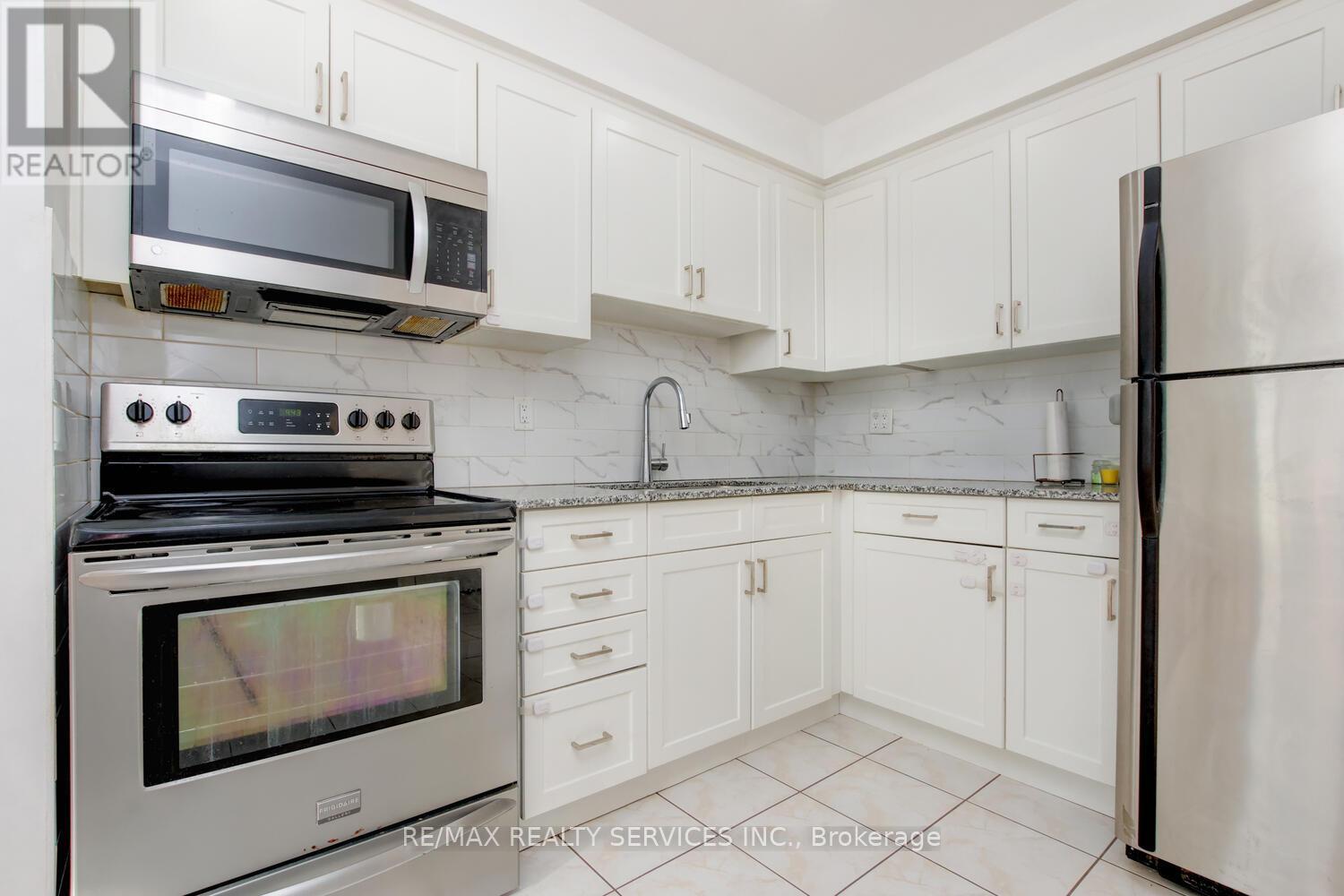 49 - 44 Franklin Court, Brampton, Ontario  L6T 3Z1 - Photo 5 - W12874408