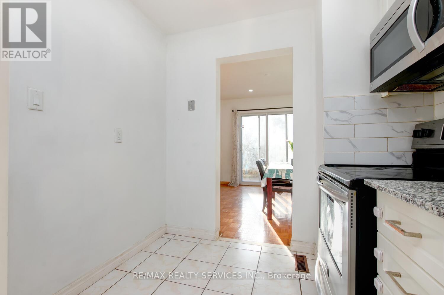 49 - 44 Franklin Court, Brampton, Ontario  L6T 3Z1 - Photo 7 - W12874408