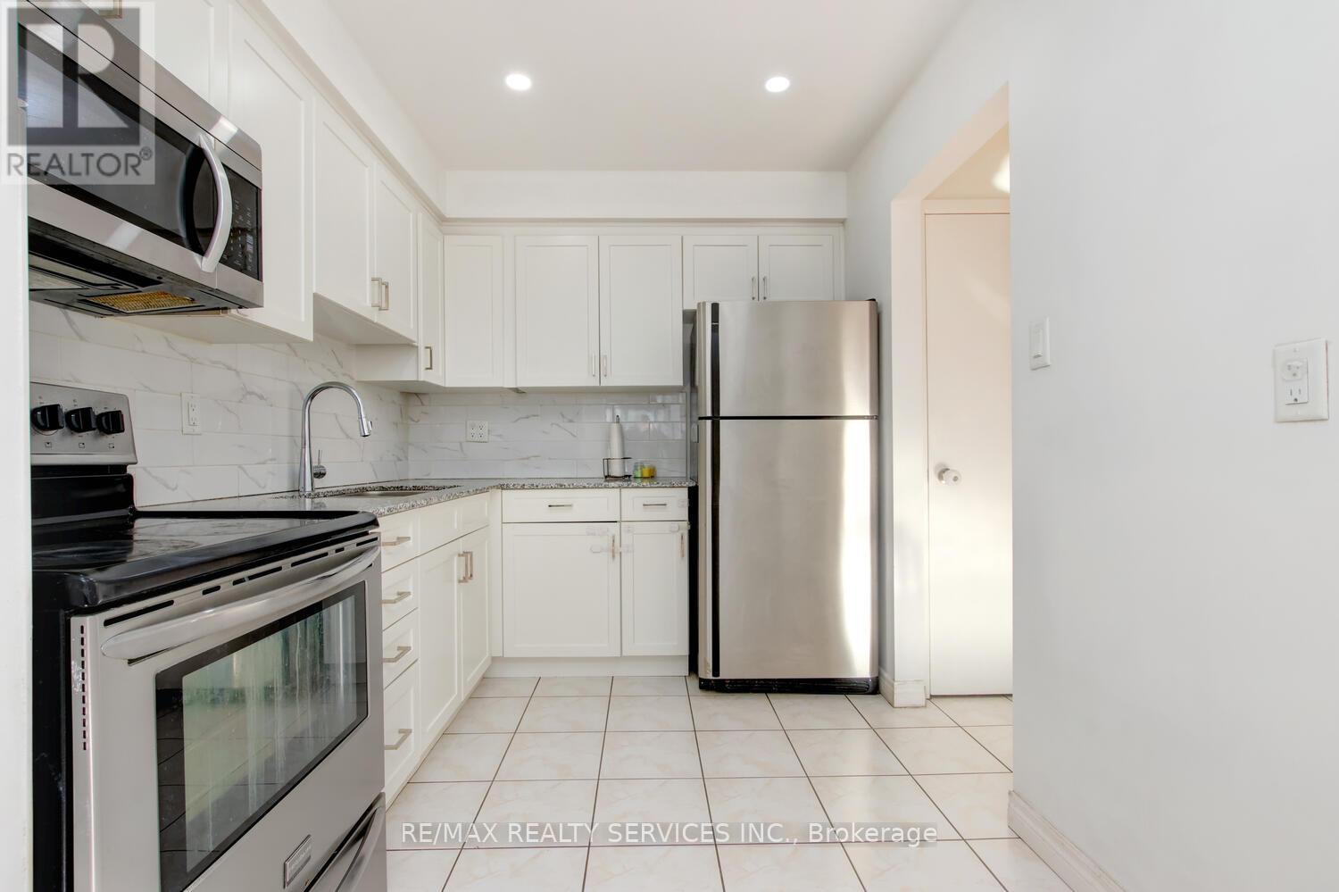 49 - 44 Franklin Court, Brampton, Ontario  L6T 3Z1 - Photo 8 - W12874408