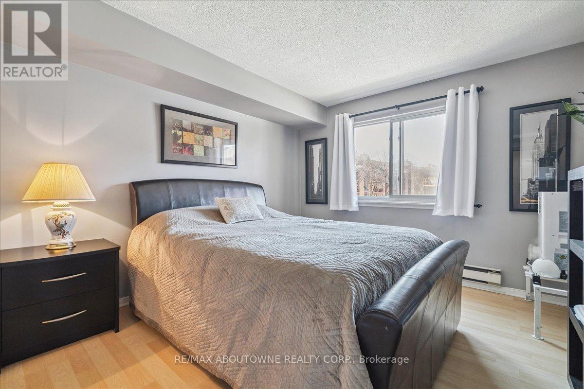 1622 - 1480 Pilgrims Way, Oakville, Ontario  L6M 3G7 - Photo 10 - W12874414