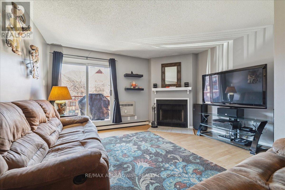 1622 - 1480 Pilgrims Way, Oakville, Ontario  L6M 3G7 - Photo 2 - W12874414