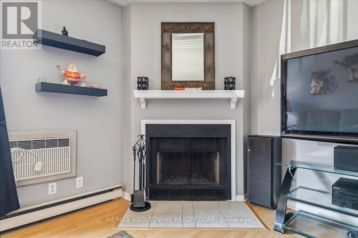 1622 - 1480 Pilgrims Way, Oakville, Ontario  L6M 3G7 - Photo 3 - W12874414