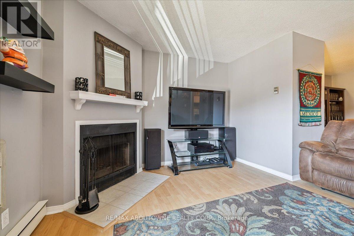 1622 - 1480 Pilgrims Way, Oakville, Ontario  L6M 3G7 - Photo 4 - W12874414