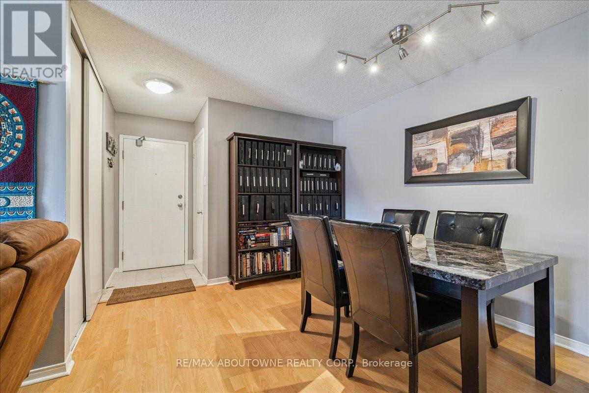 1622 - 1480 Pilgrims Way, Oakville, Ontario  L6M 3G7 - Photo 6 - W12874414