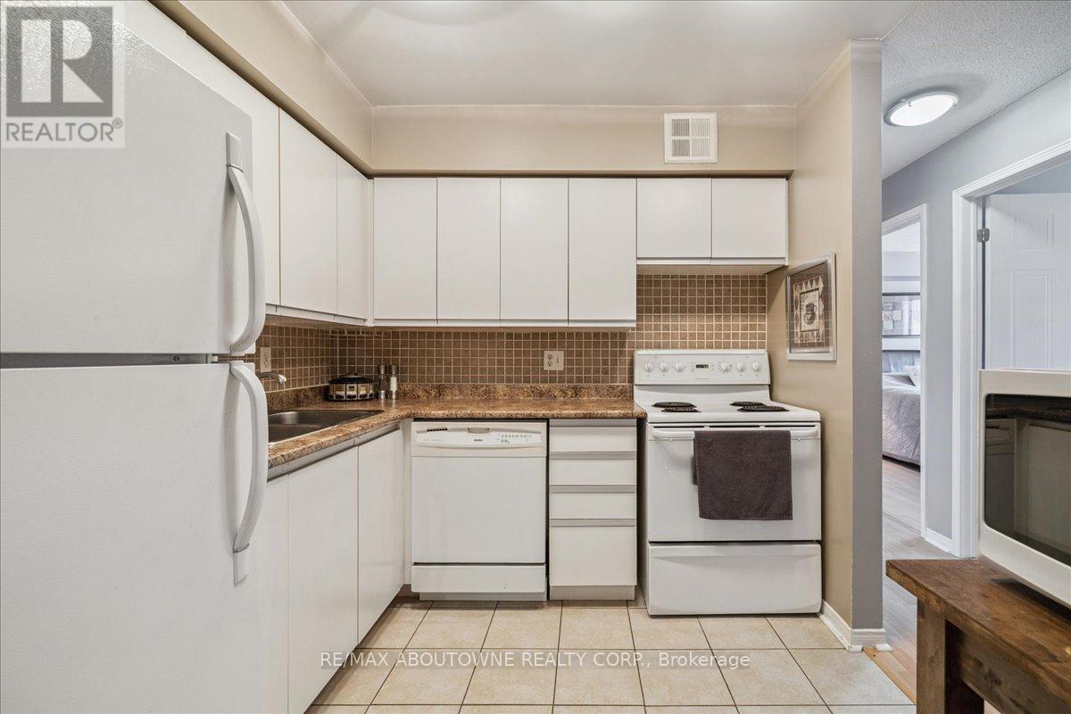 1622 - 1480 Pilgrims Way, Oakville, Ontario  L6M 3G7 - Photo 8 - W12874414