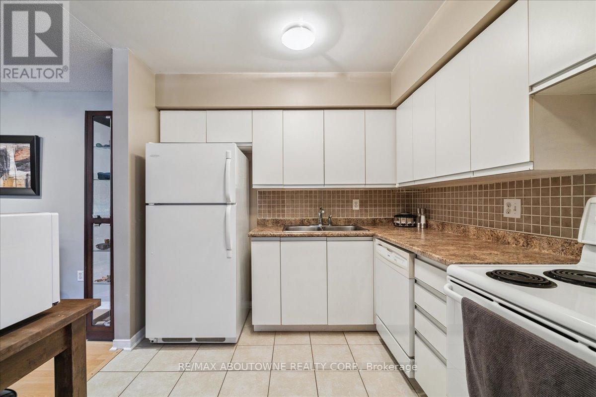 1622 - 1480 Pilgrims Way, Oakville, Ontario  L6M 3G7 - Photo 9 - W12874414