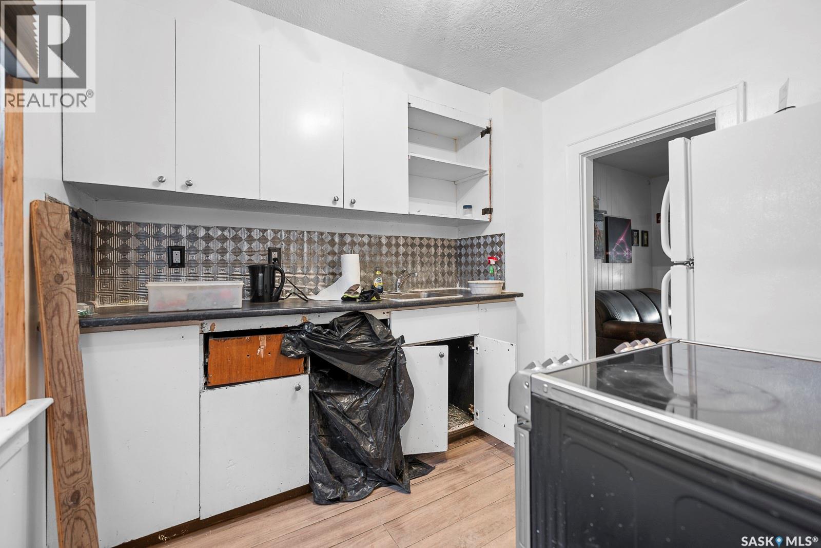 1266 Robinson Street, Regina, Saskatchewan  S4T 2N2 - Photo 5 - SK030087