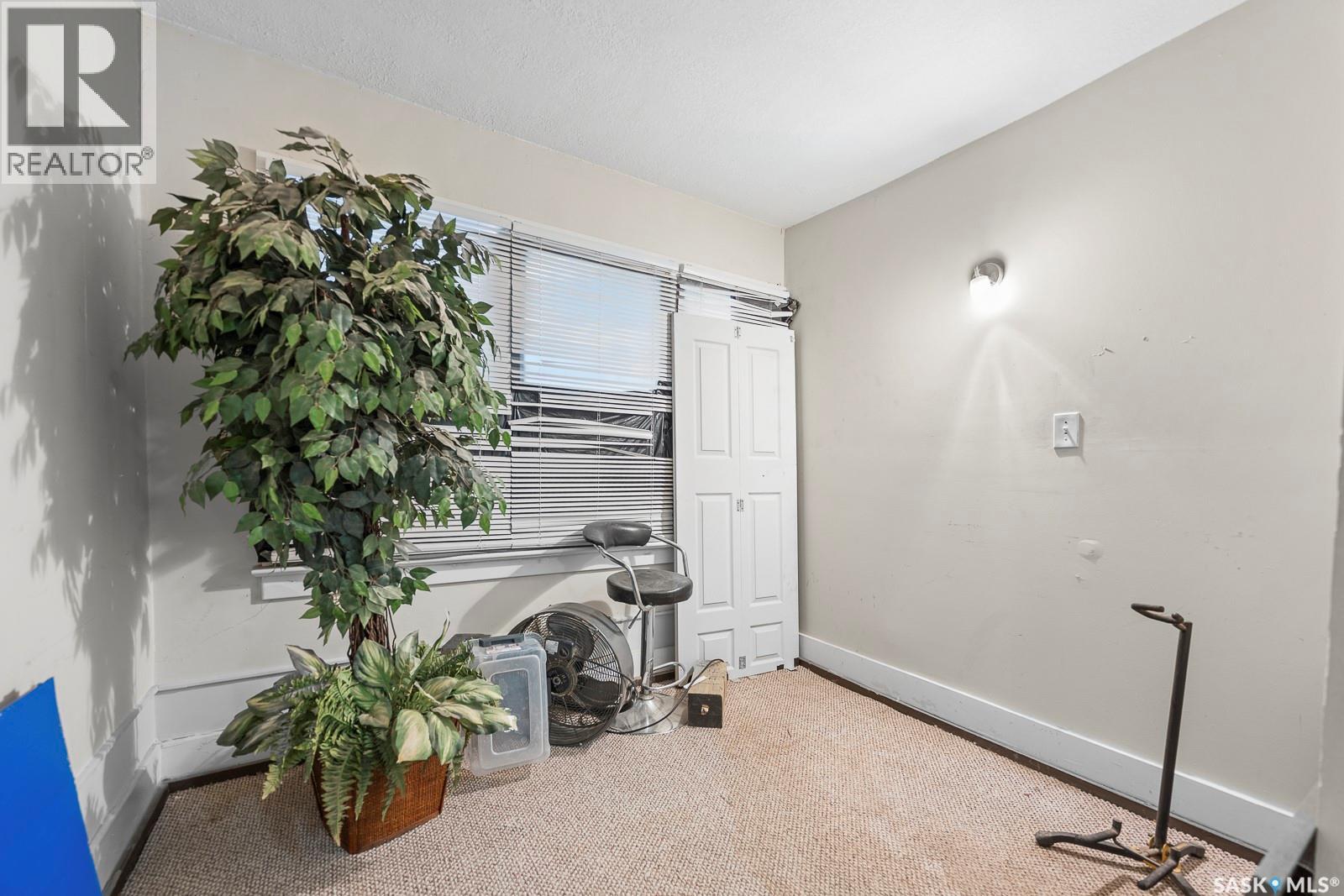 1266 Robinson Street, Regina, Saskatchewan  S4T 2N2 - Photo 8 - SK030087