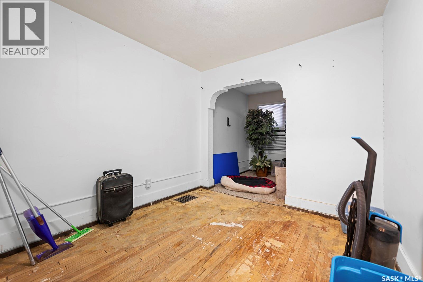 1266 Robinson Street, Regina, Saskatchewan  S4T 2N2 - Photo 9 - SK030087