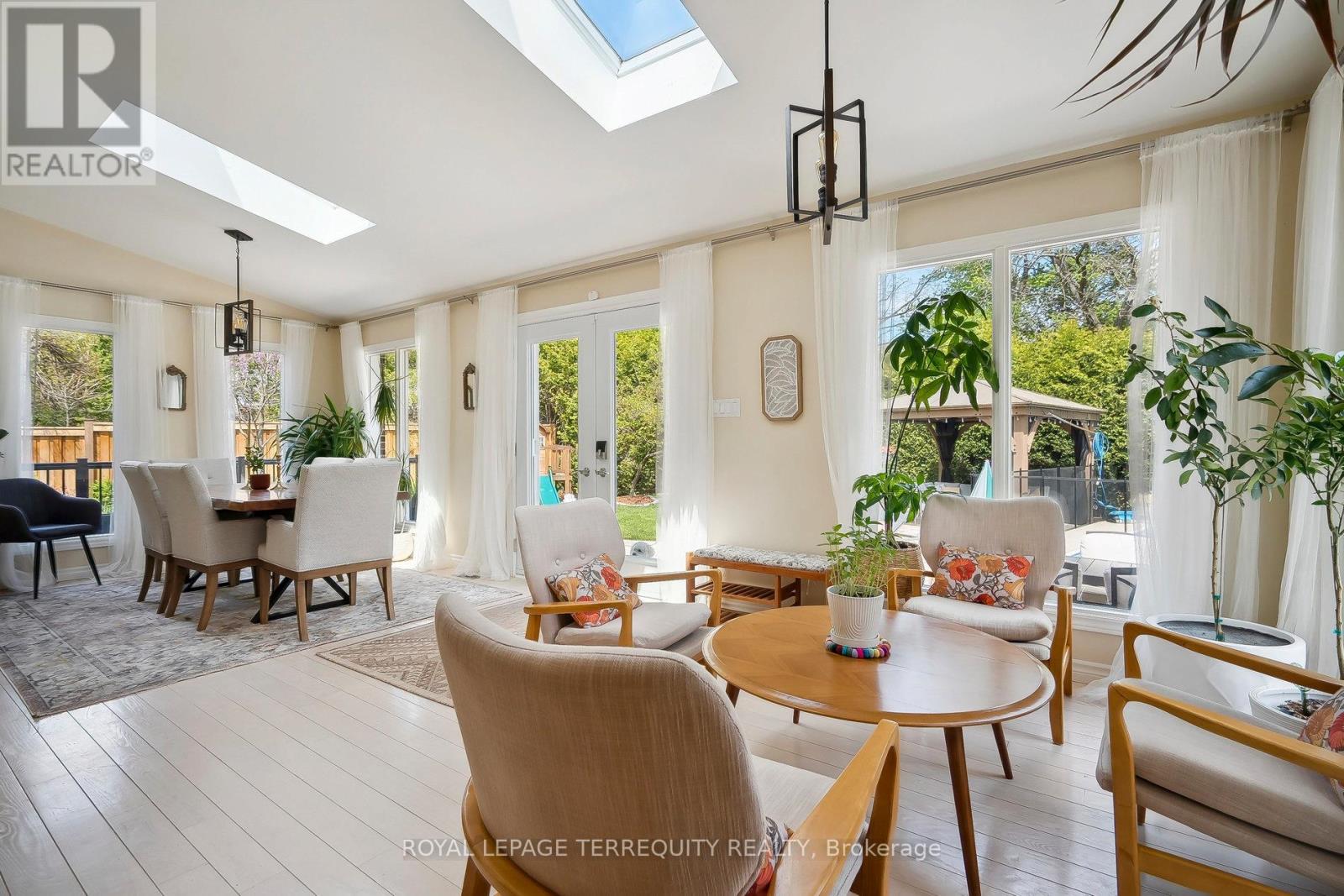 219 VALLEYVIEW COURT, Oakville, Ontario