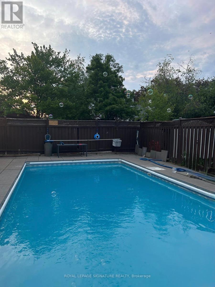 216 Folkstone Crescent, Brampton, Ontario  L6T 3N6 - Photo 33 - W12872980