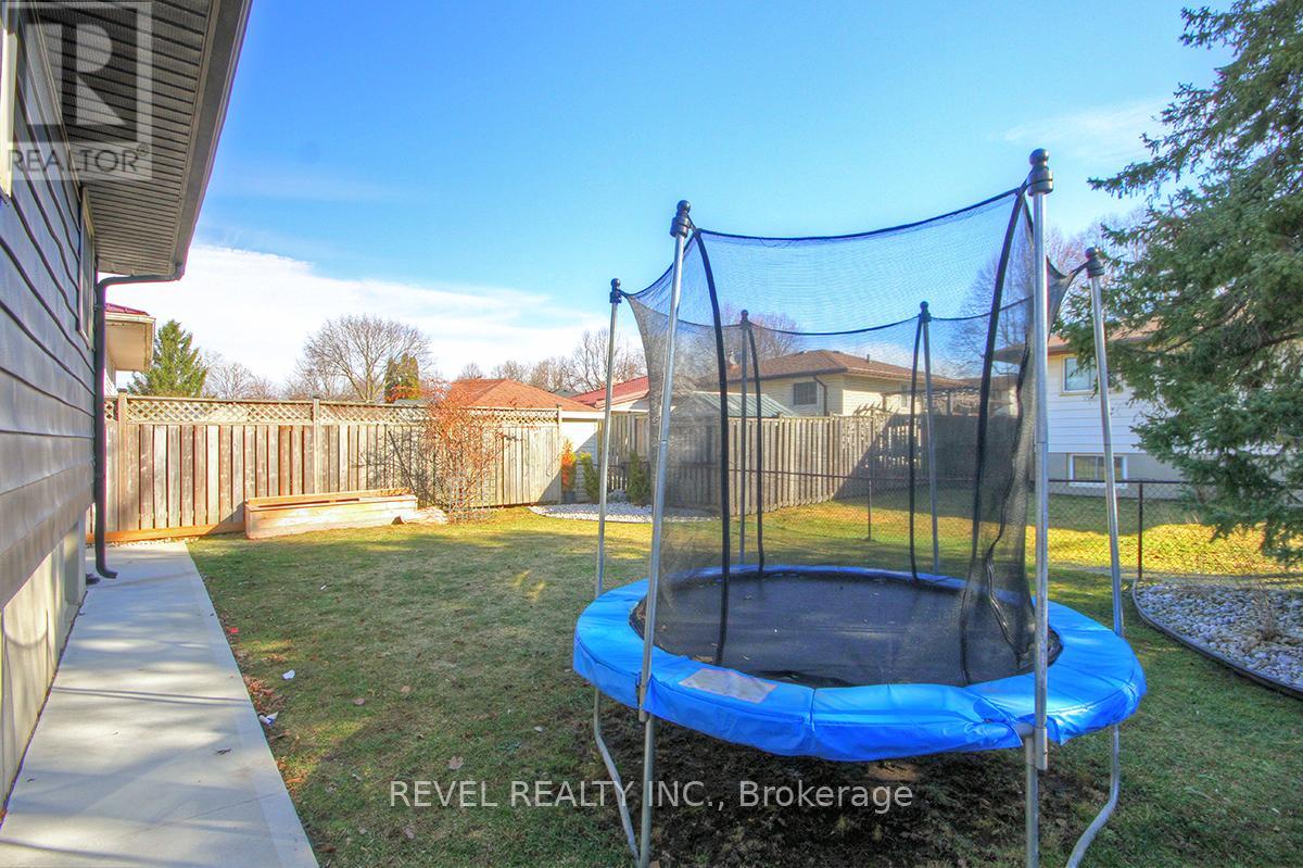 40 Kintail Crescent, London South, Ontario  N6E 1J5 - Photo 33 - X12874440