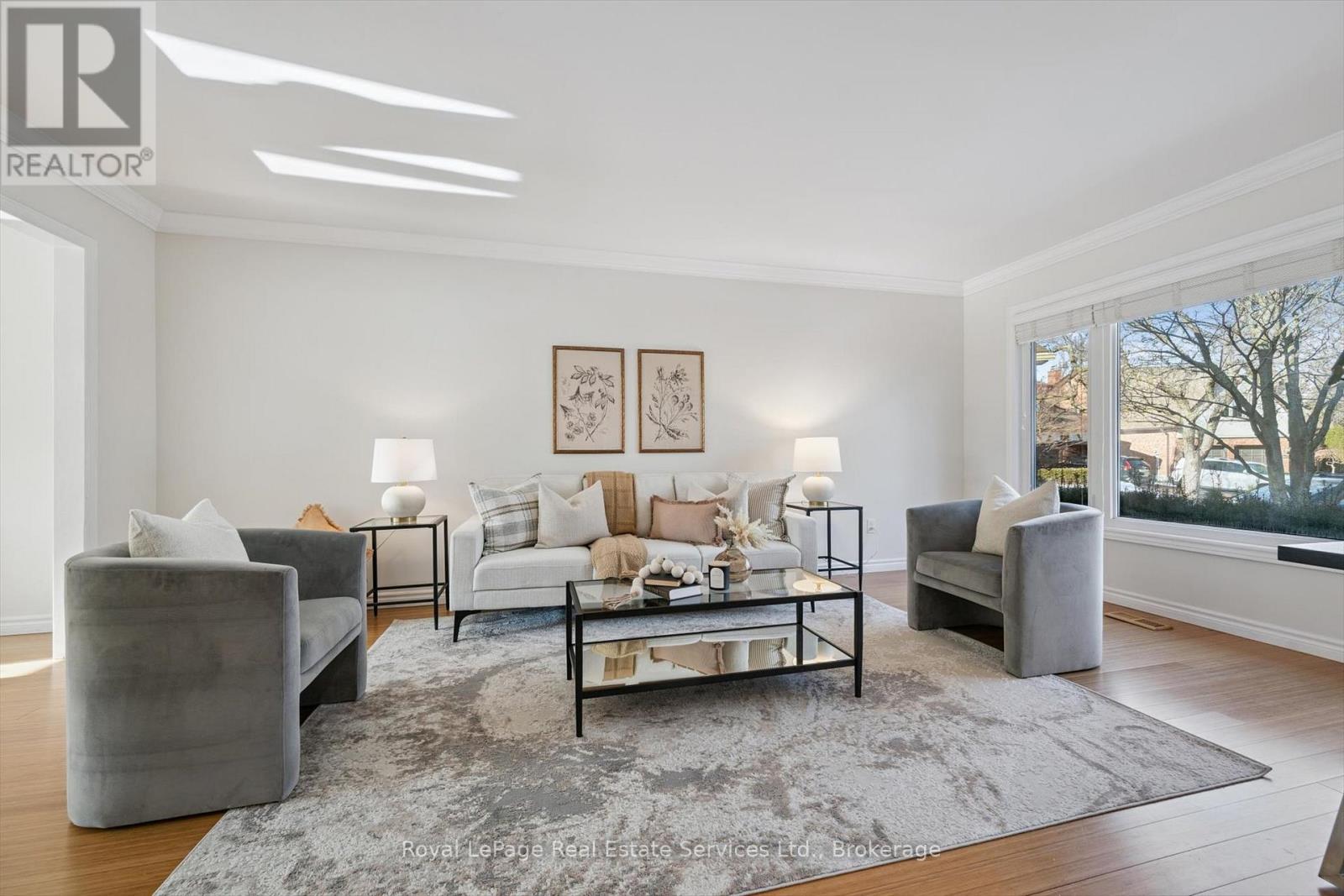 260 Princess Royal Court, Oakville, Ontario  L6H 3A5 - Photo 3 - W12874506